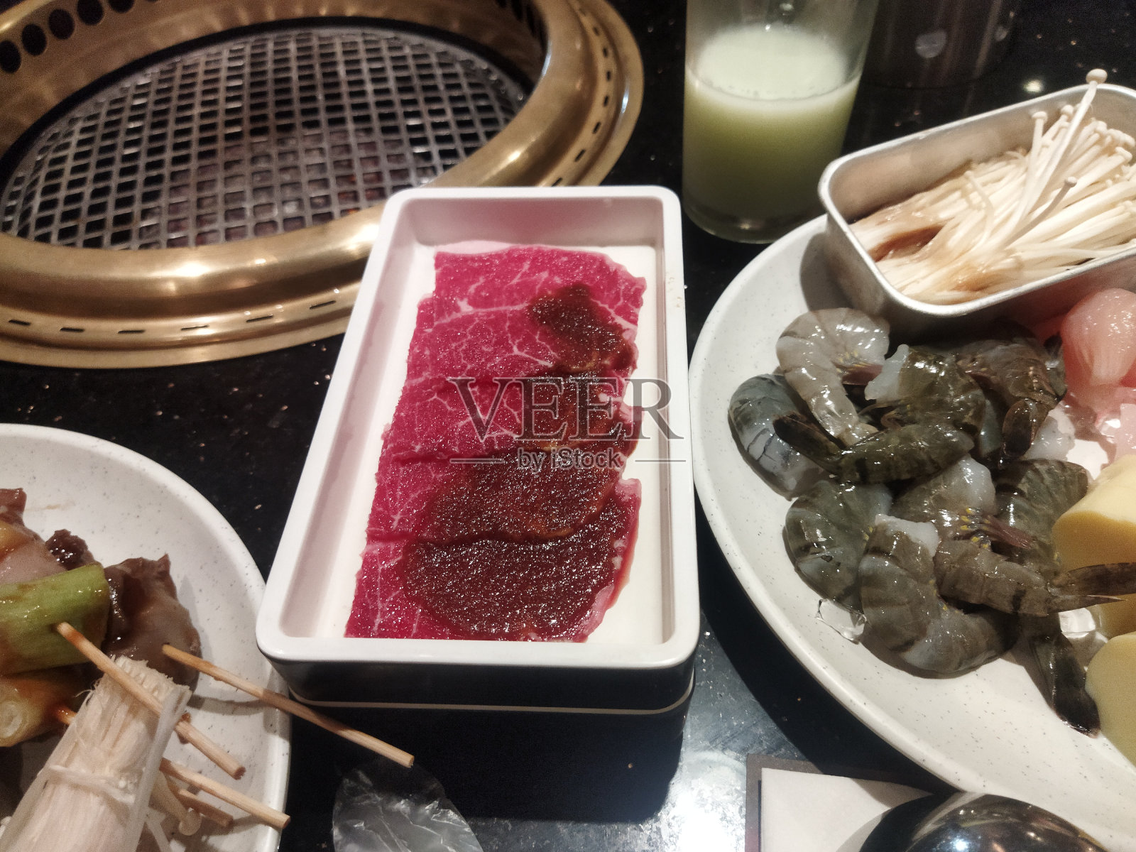 肉丸串、海鲜和蘑菇照片摄影图片