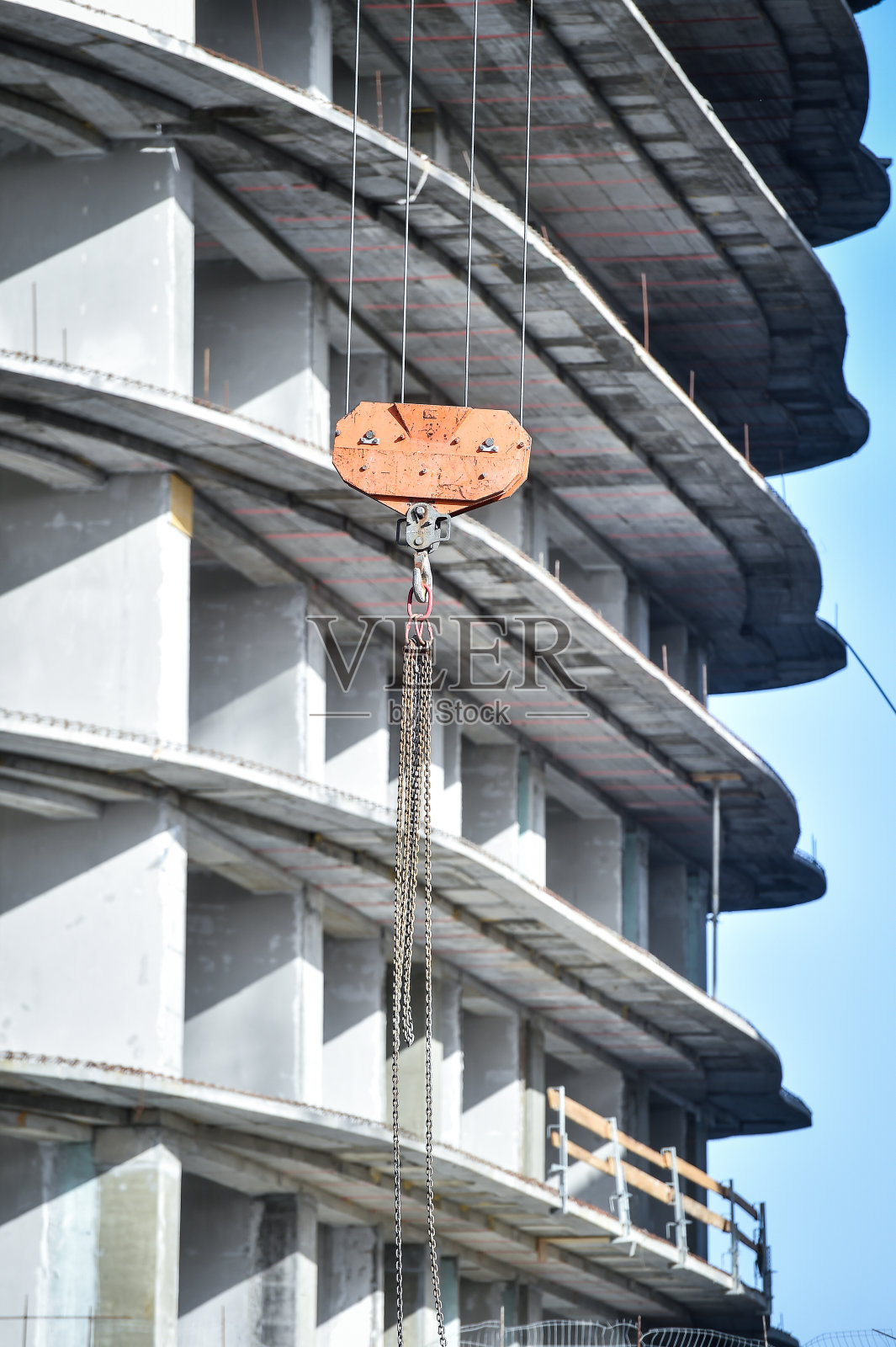 建造巨大的混凝土住宅楼。施工现场细节。照片摄影图片