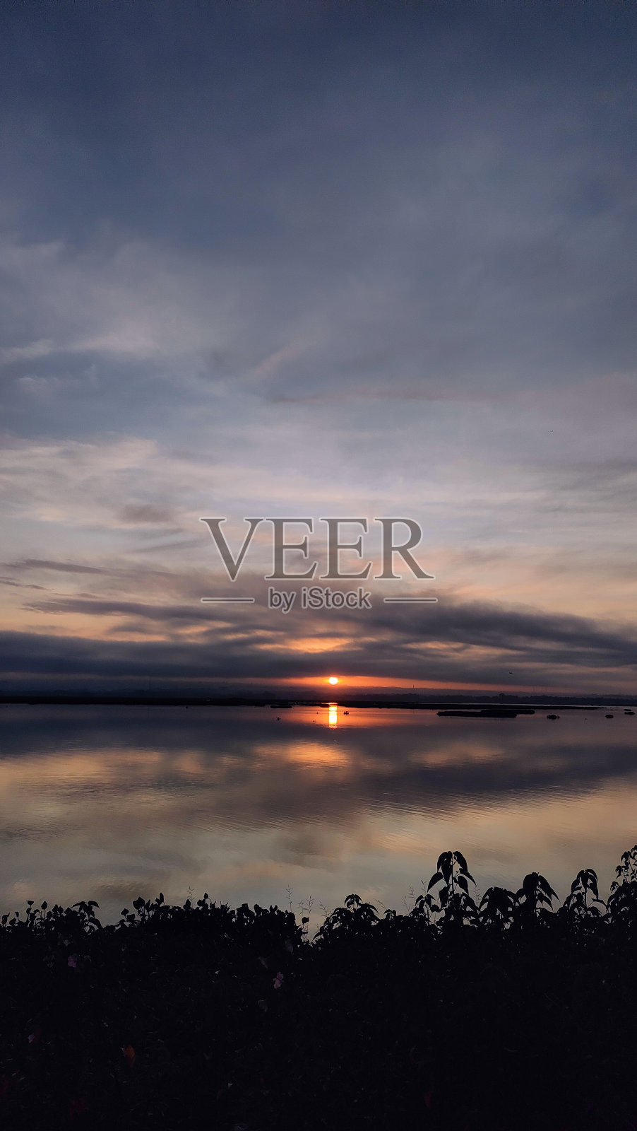 湖的日出照片摄影图片