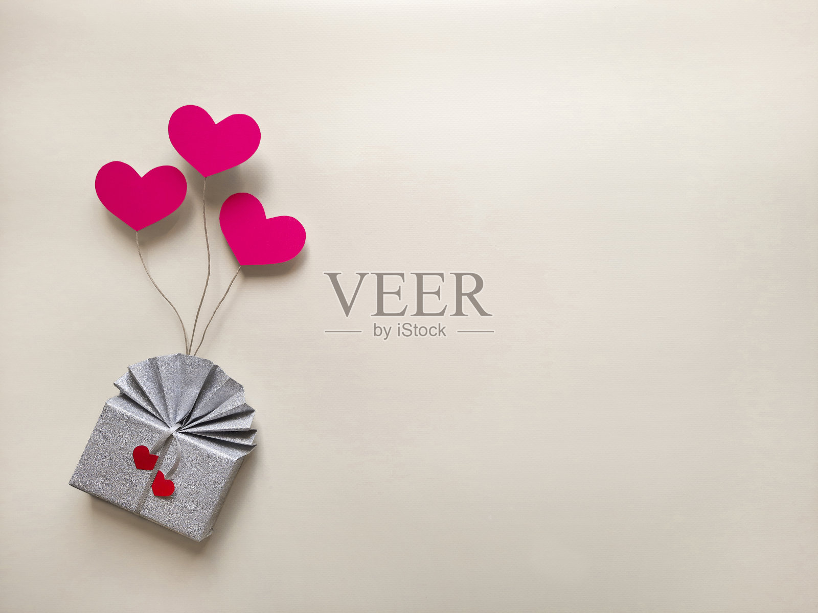 挑选，购买，包装，运送情人节礼物，婚礼。前视图。副本的空间。照片摄影图片