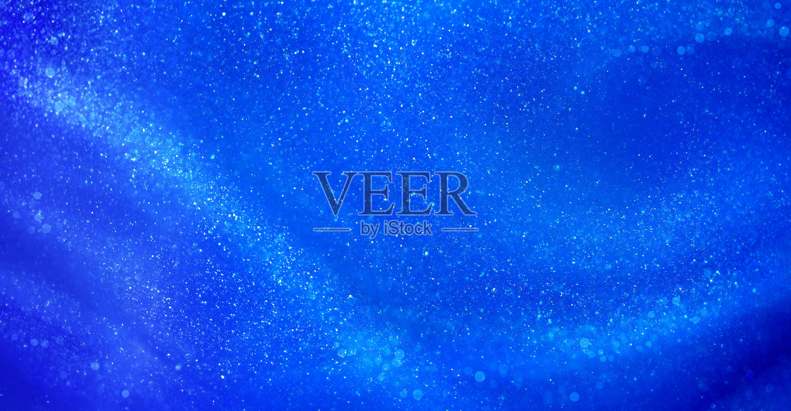 蓝色液体背景与小珠光发光粒子照片摄影图片