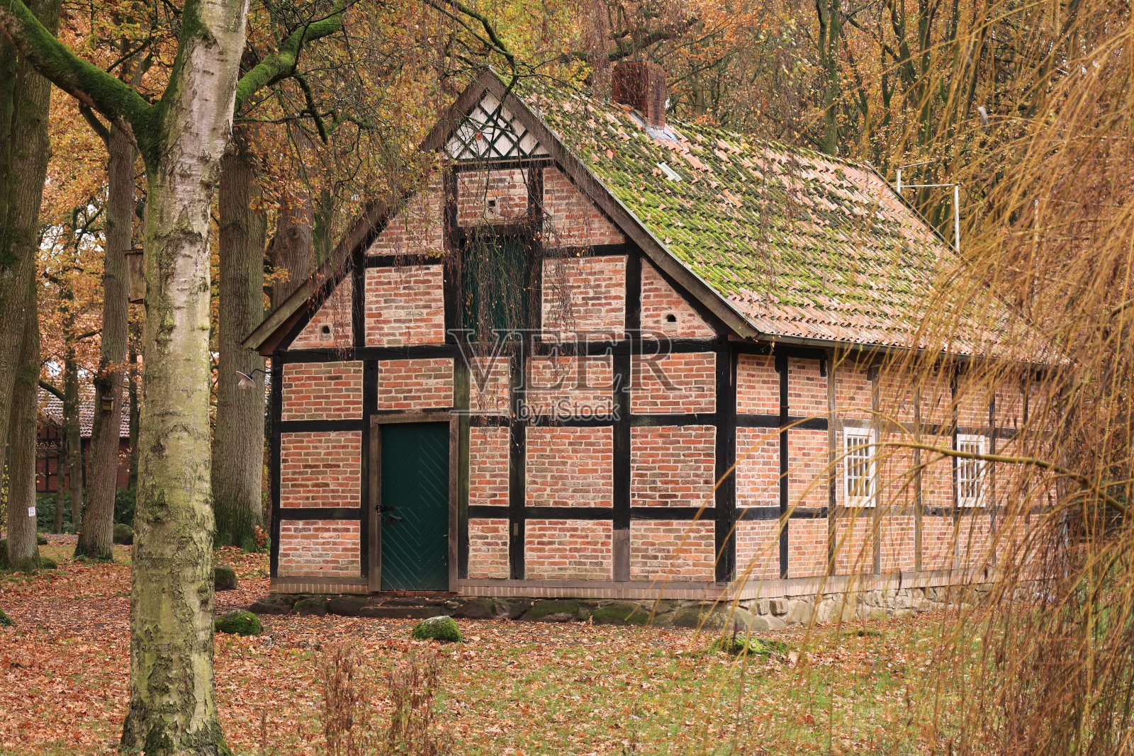 丁拉基修道院的秋天照片摄影图片