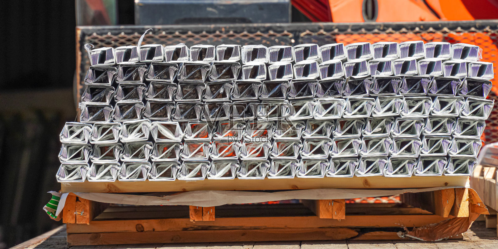 闪光的卡车平板车交付给客户照片摄影图片