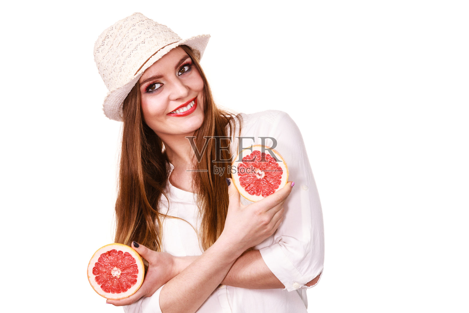 一名女子手里拿着两半柚子柑橘类水果照片摄影图片