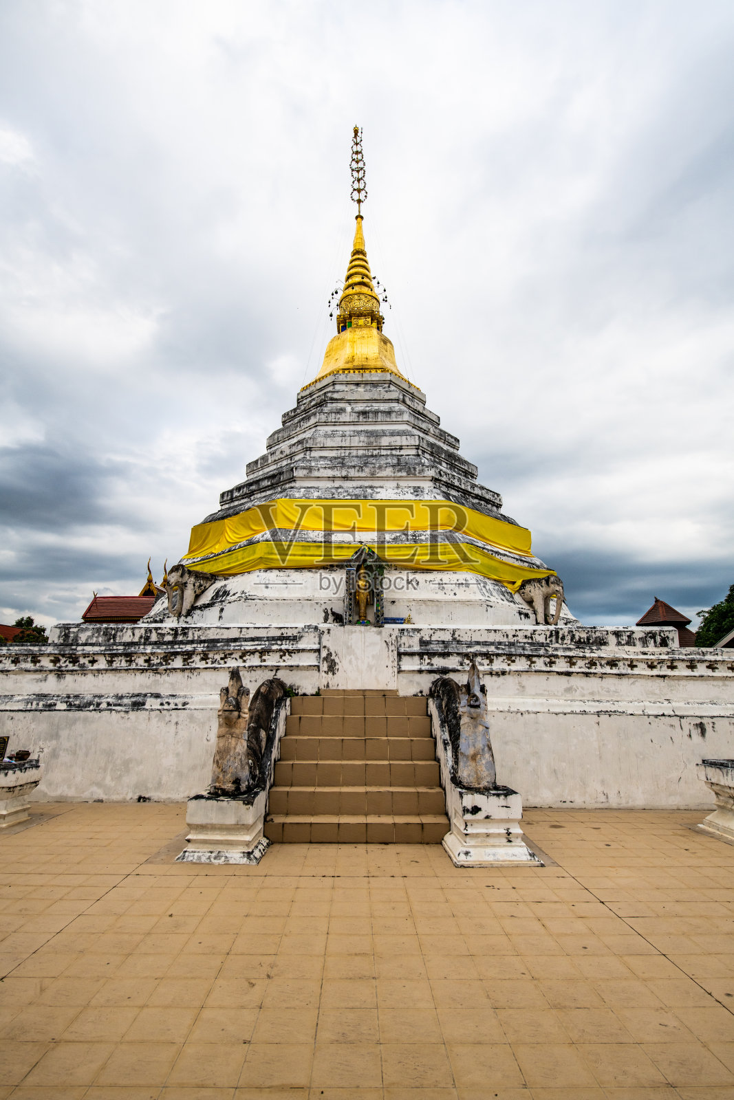 白塔在笏浪寺照片摄影图片