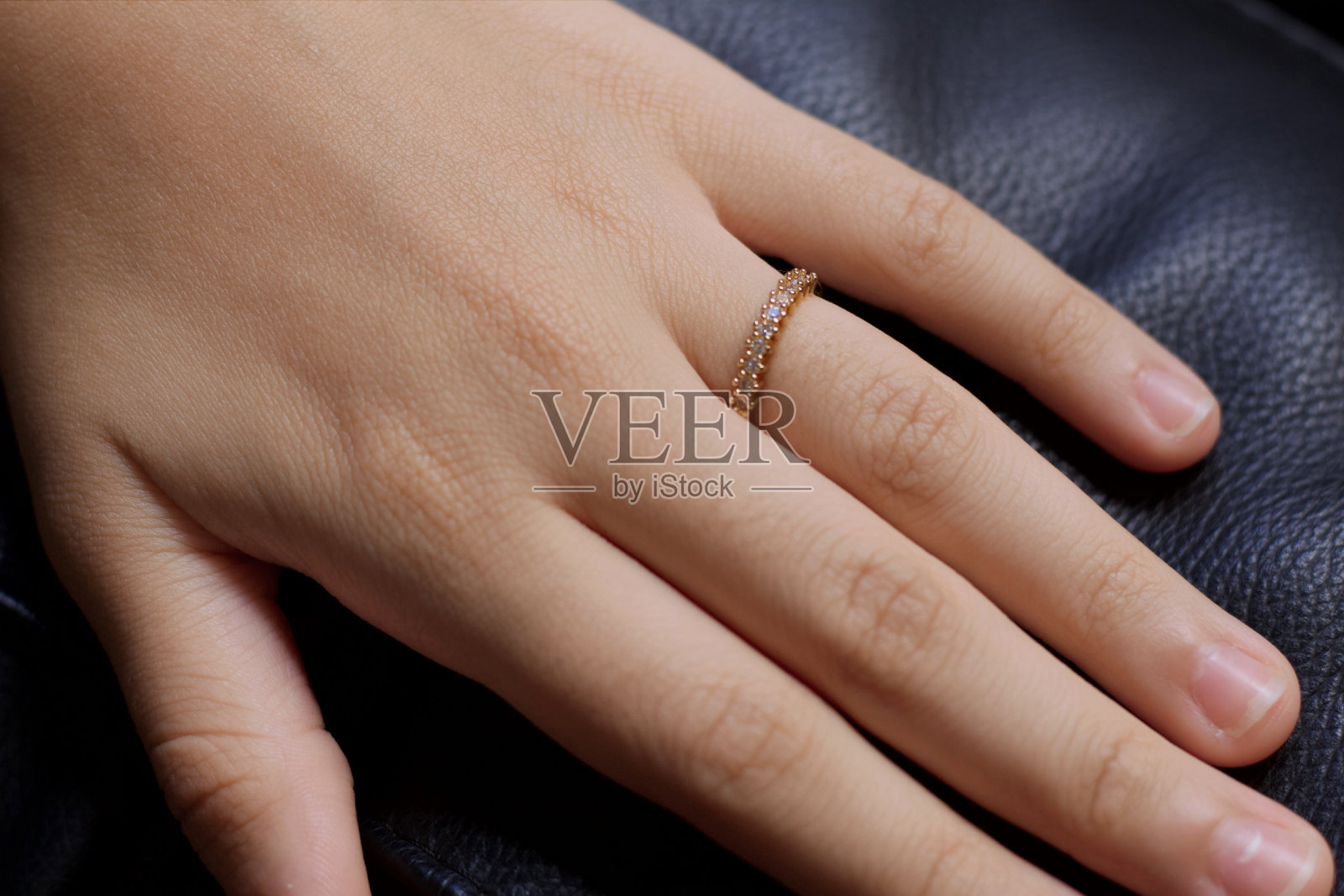 孩子最喜欢的戒指照片摄影图片