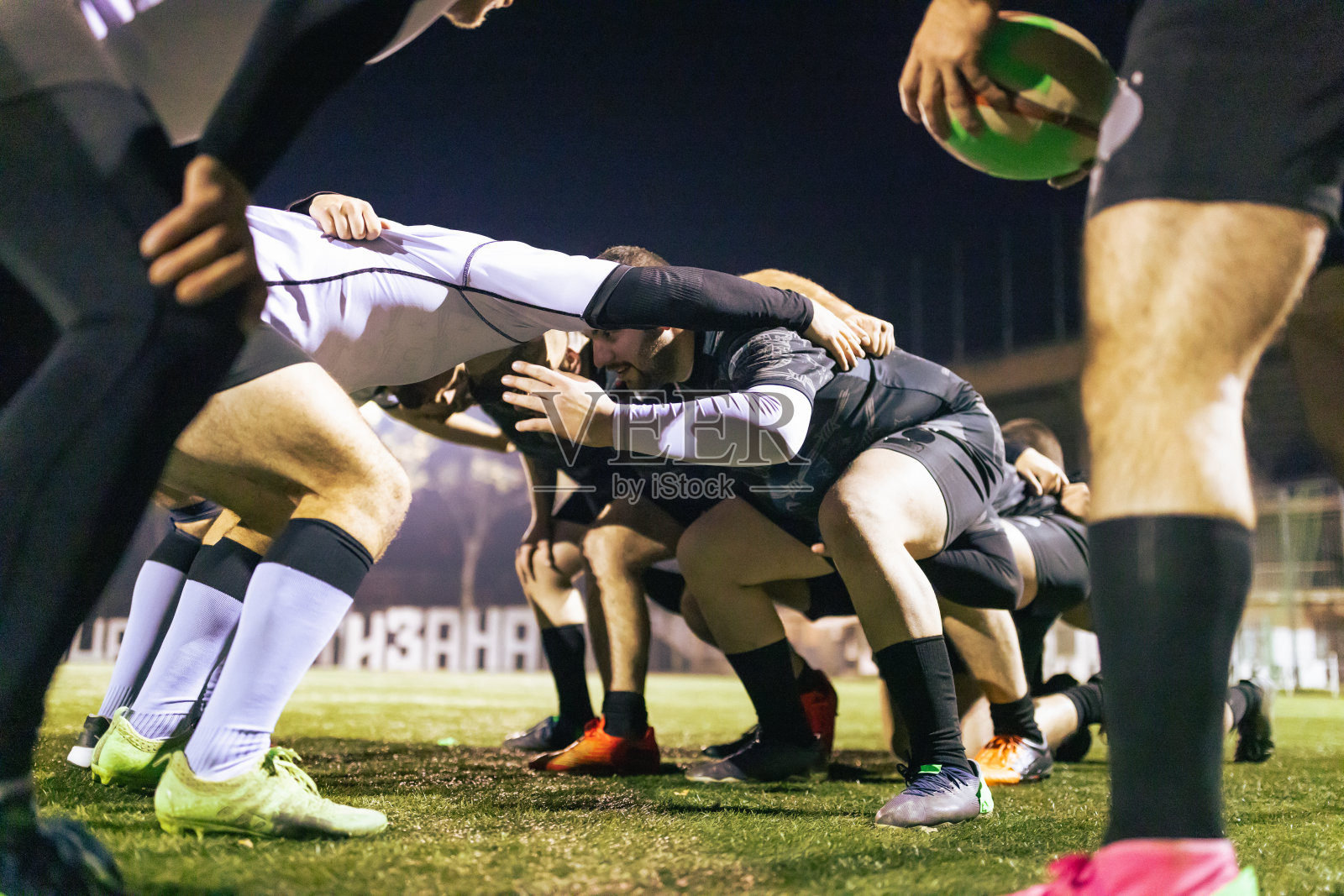 橄榄球队练习混战照片摄影图片