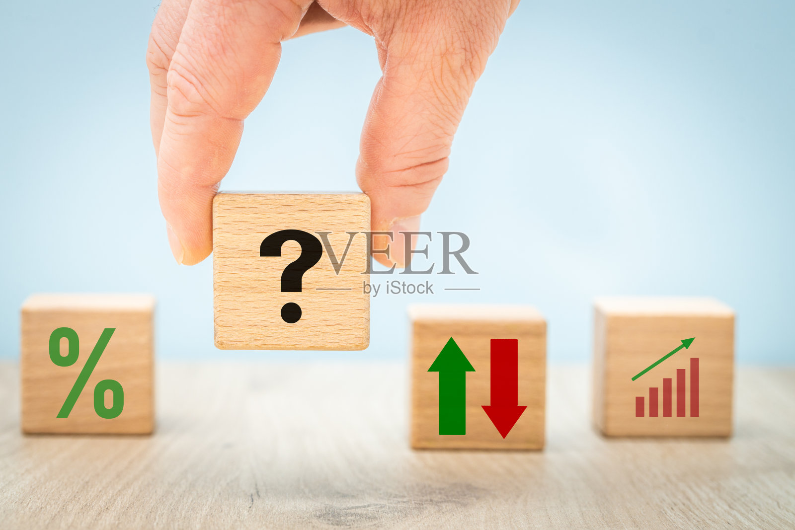 商业概念不确定性，指标，问号，经济和财务分析，利率，股票，债券，排名，抵押，贷款利率，百分比，上升或下降，箭头符号照片摄影图片