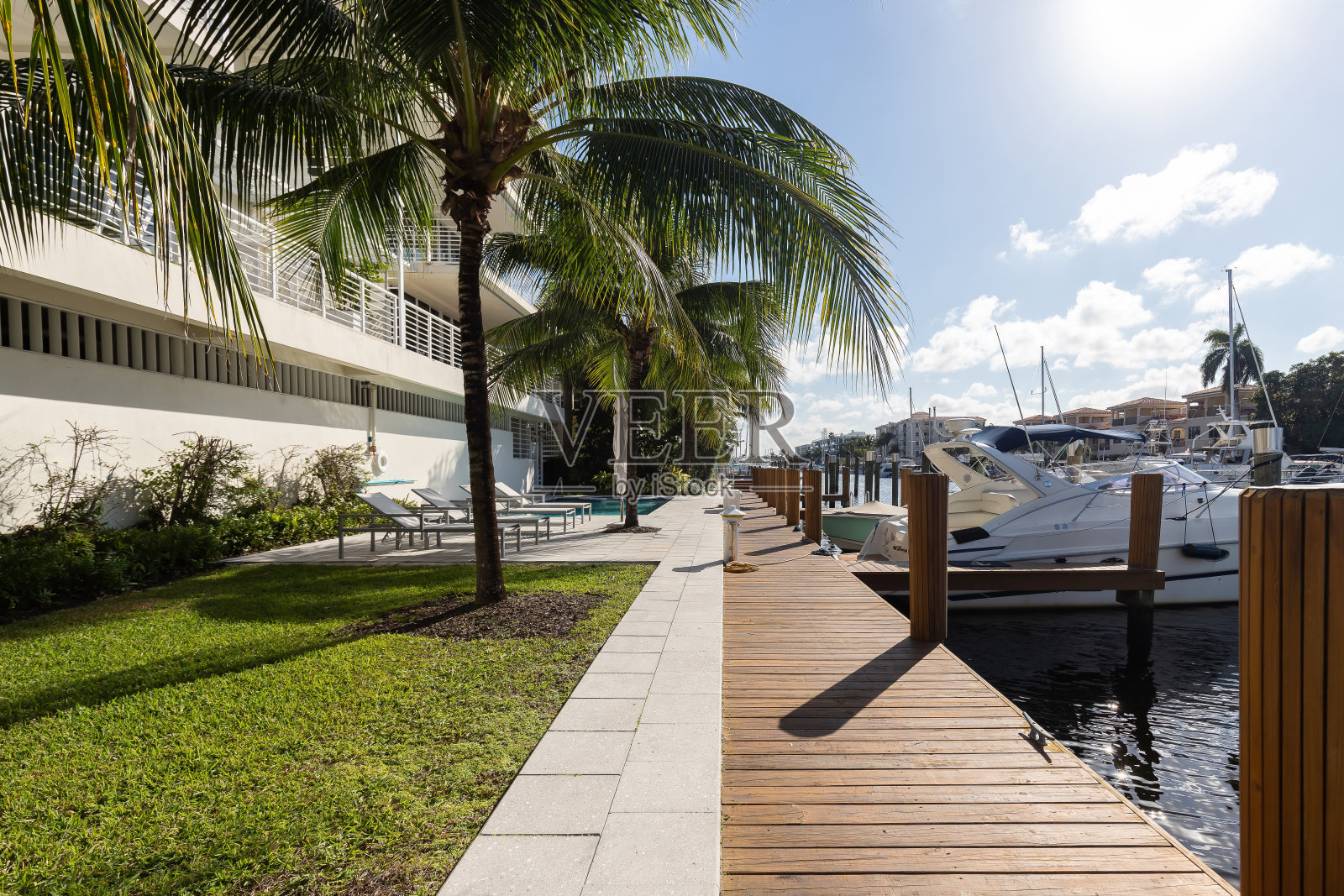 劳德代尔堡努尔米群岛附近的码头上的风景照片摄影图片