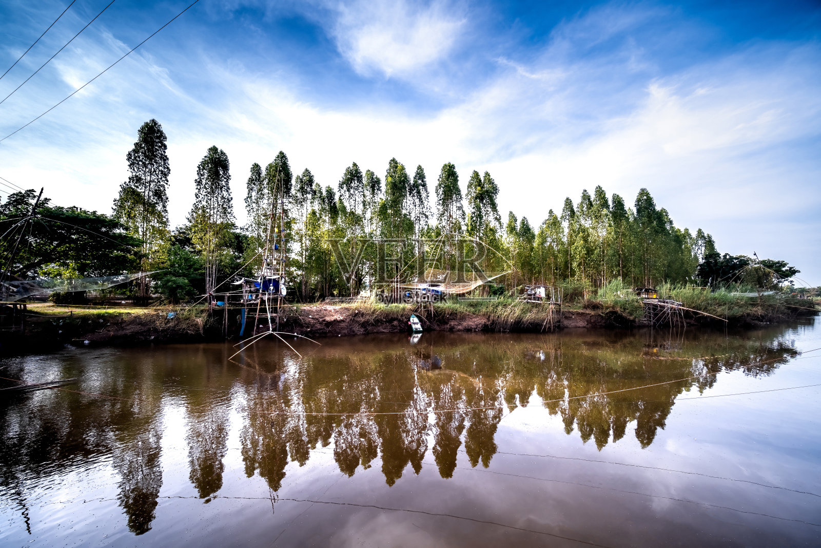 捕鱼和巨人哟照片摄影图片
