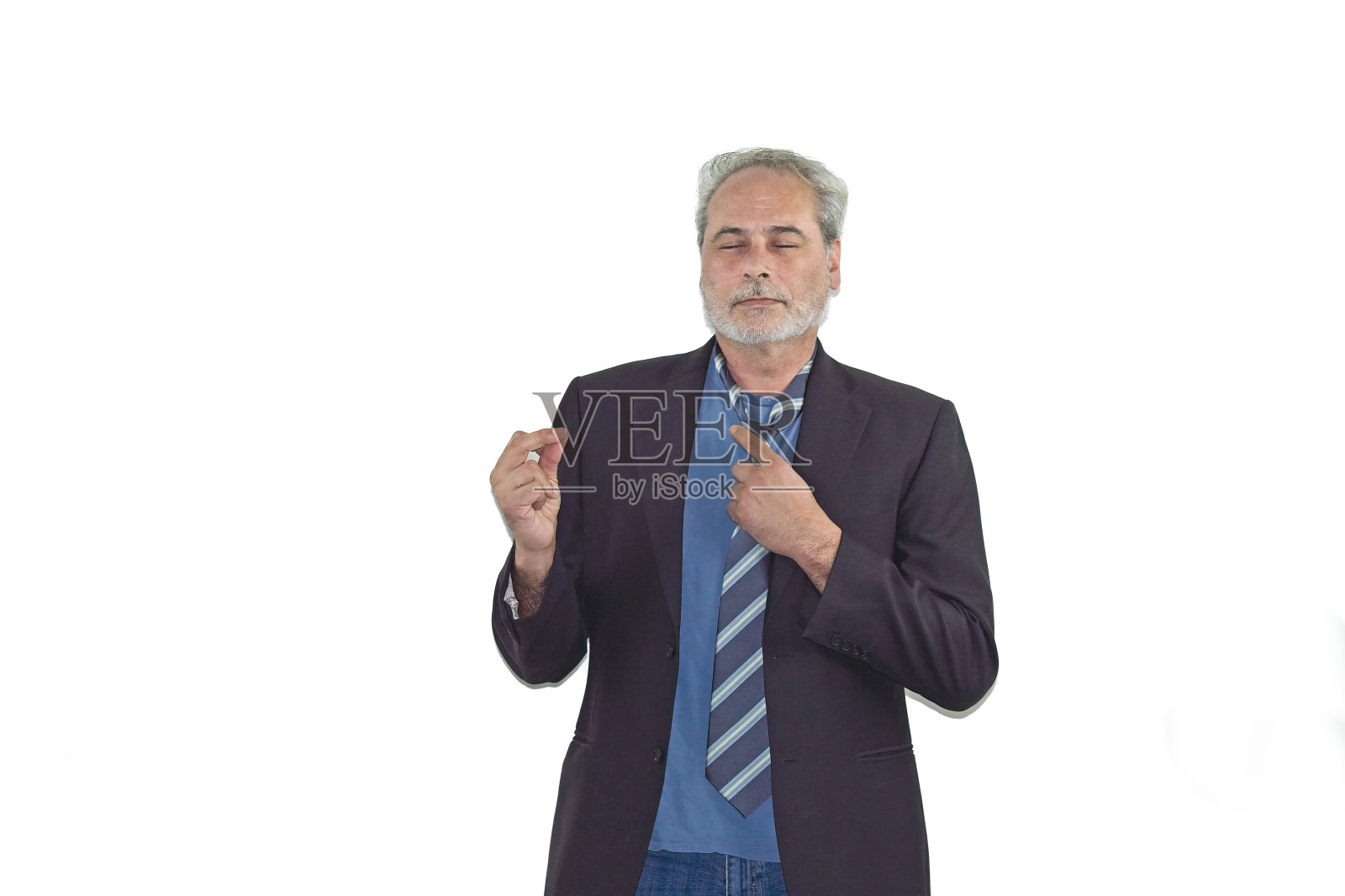 一个穿着西装的大胡子男人在白色背景上跳舞照片摄影图片