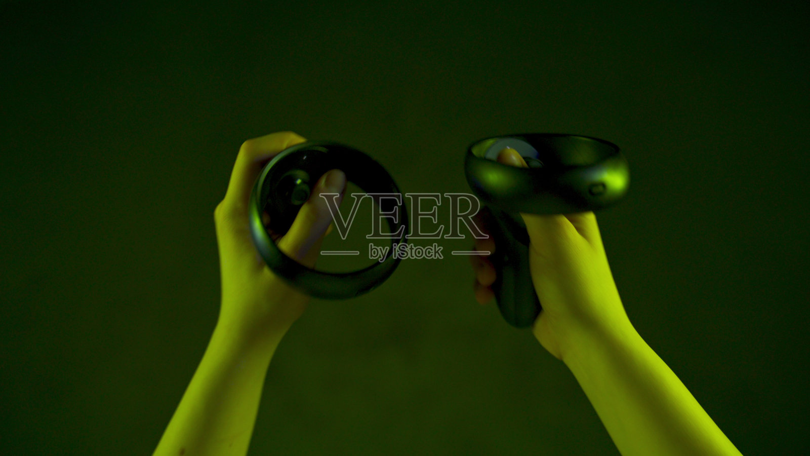 匿名玩家操纵杆增强现实。人控体验vr照片摄影图片