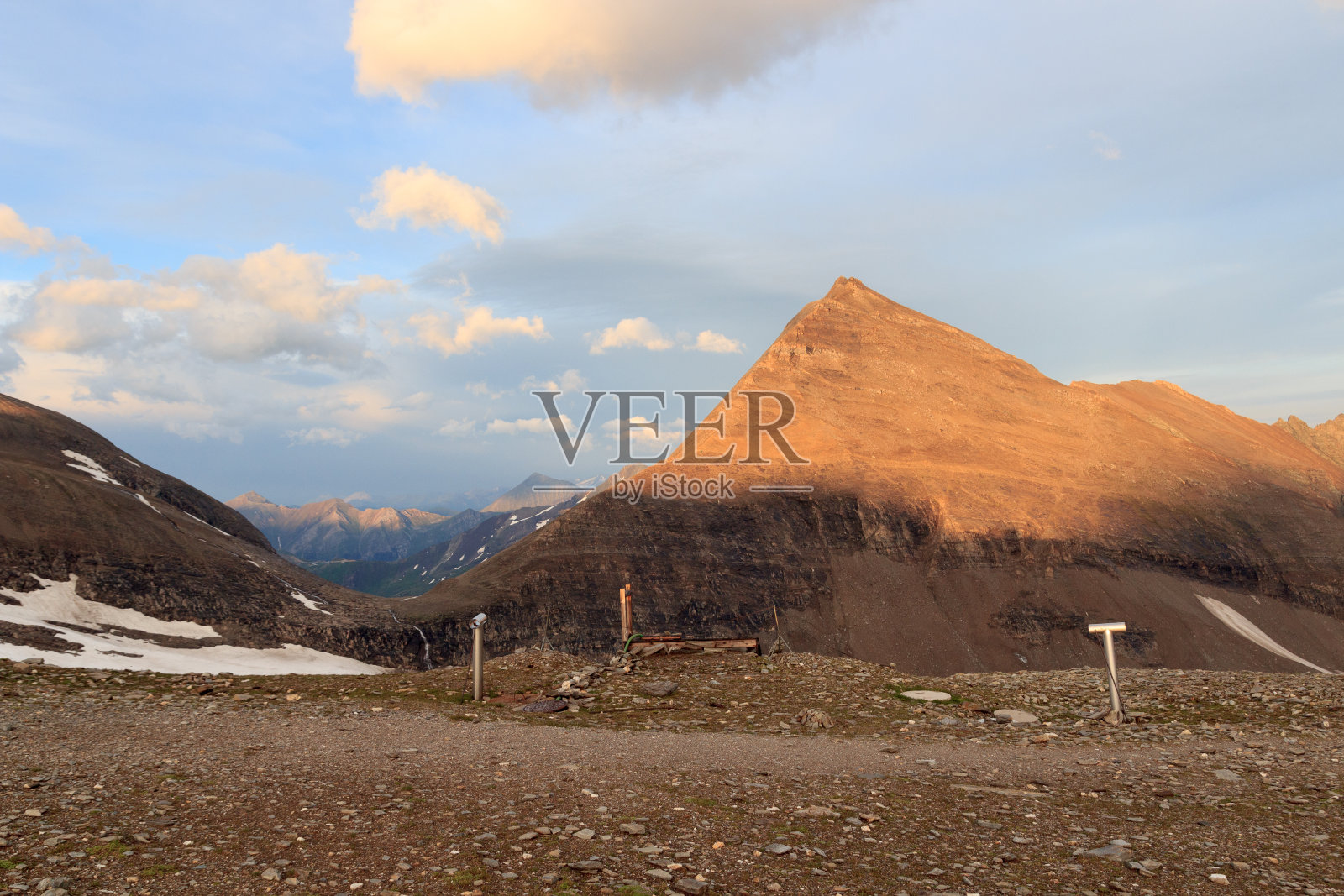 在奥地利格洛克纳集团日落期间，山峰全景视图与峰顶Fuscherkarkopf照片摄影图片