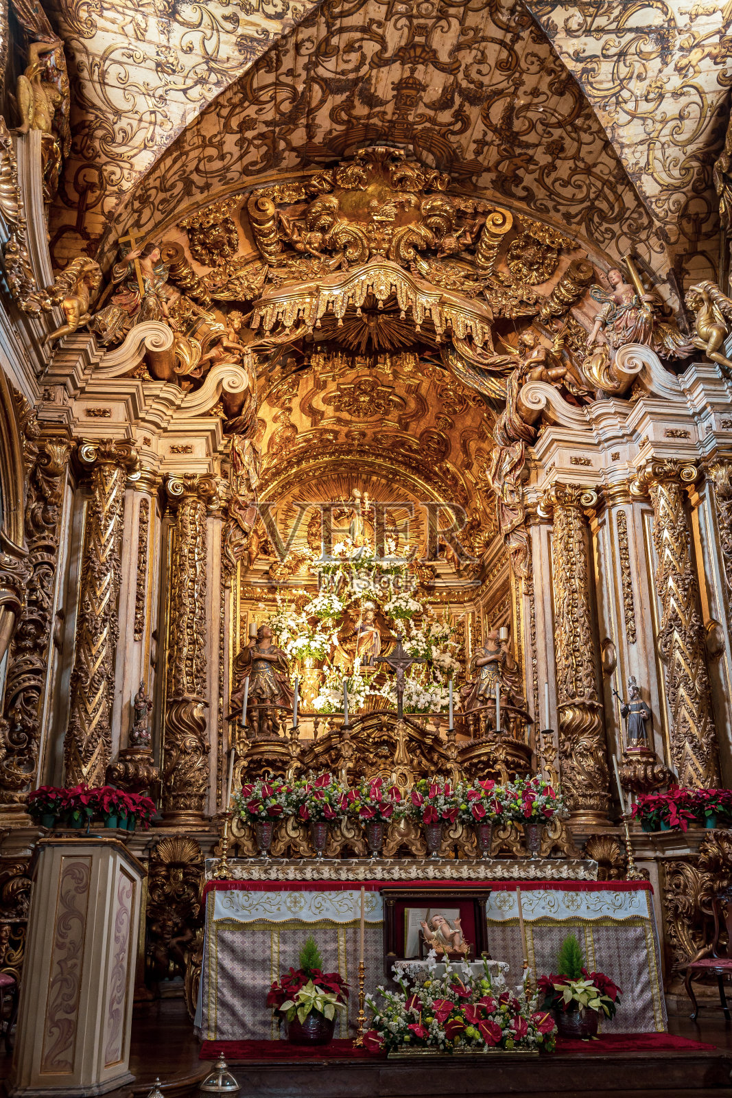 巴西米纳斯吉拉斯州Tiradentes:圣安东尼奥教堂内的街道照片摄影图片