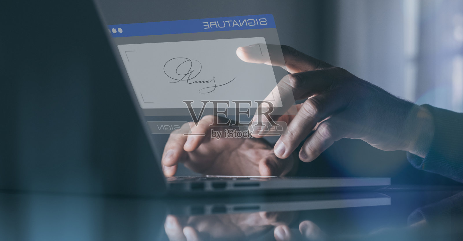 在虚拟显示器上手写电子签名。签订合同和业务协议。照片摄影图片