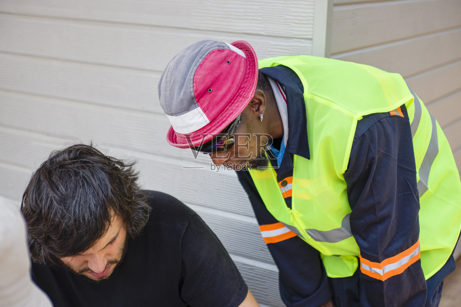 穿工作服的非裔美国人照片摄影图片