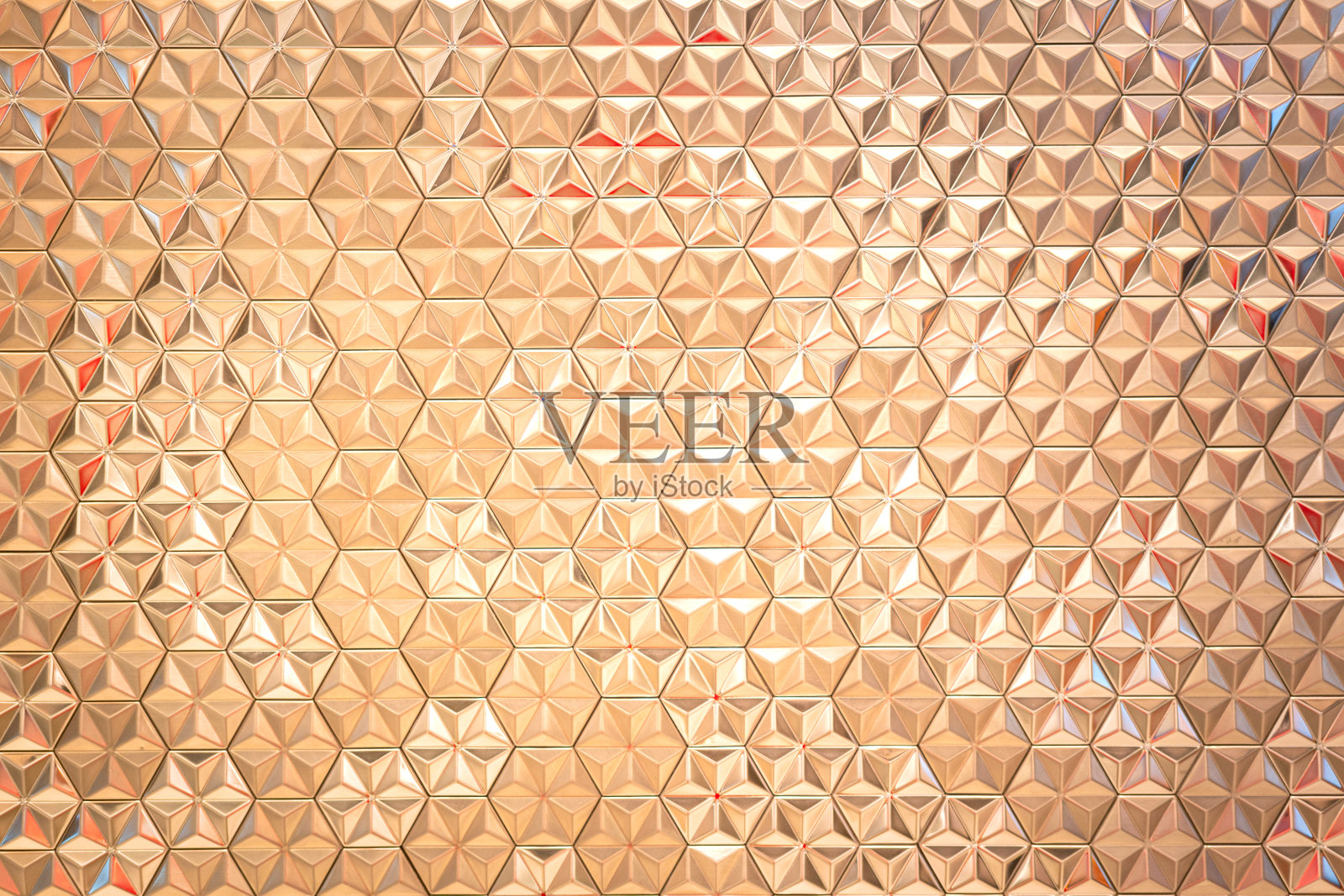 光泽明亮的玫瑰金墙背景。照片摄影图片