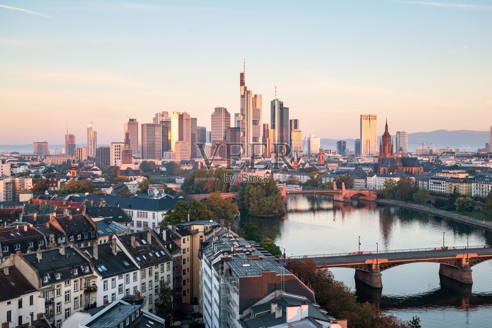 德国法兰克福早晨的天际线照片摄影图片