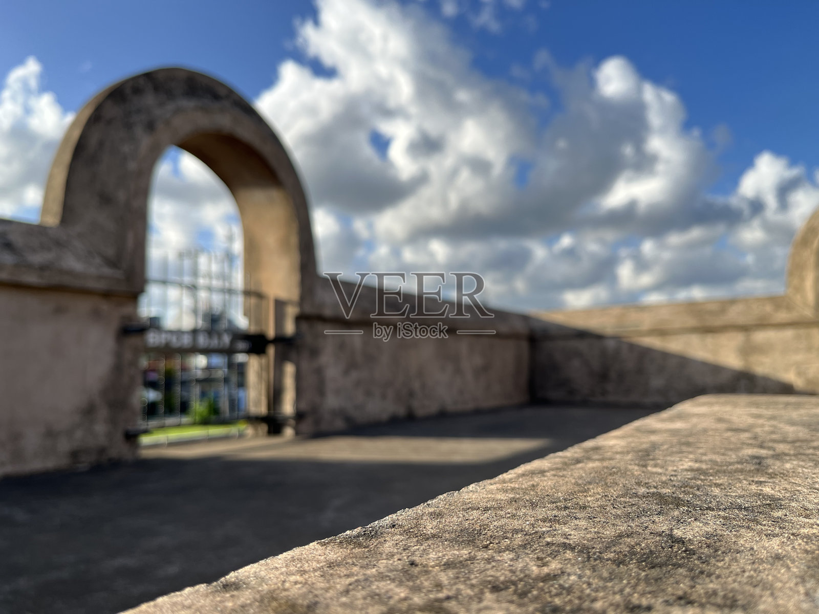 古老的拱门和柱子的历史文化建筑照片摄影图片