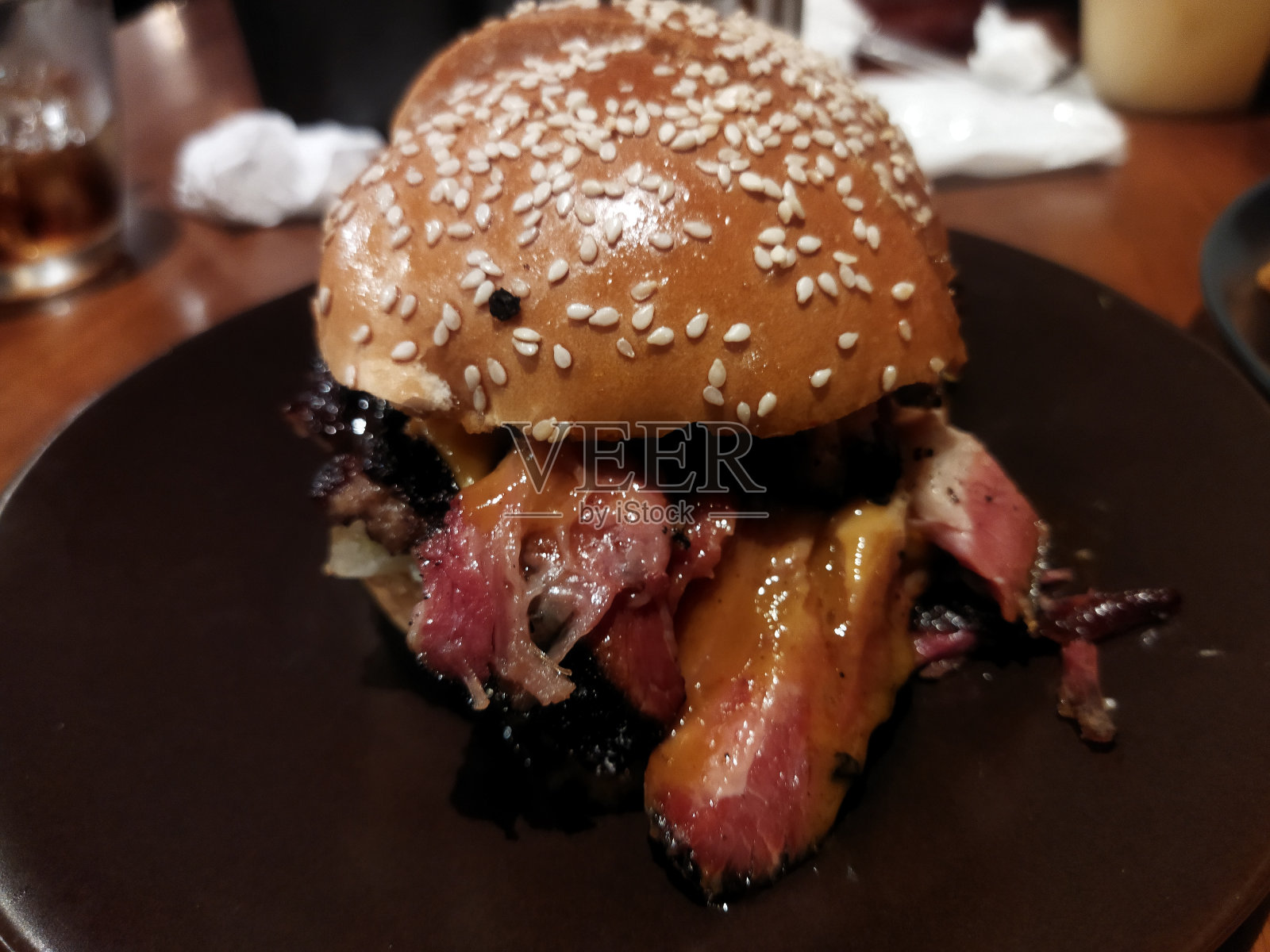 猪肉培根汉堡照片摄影图片