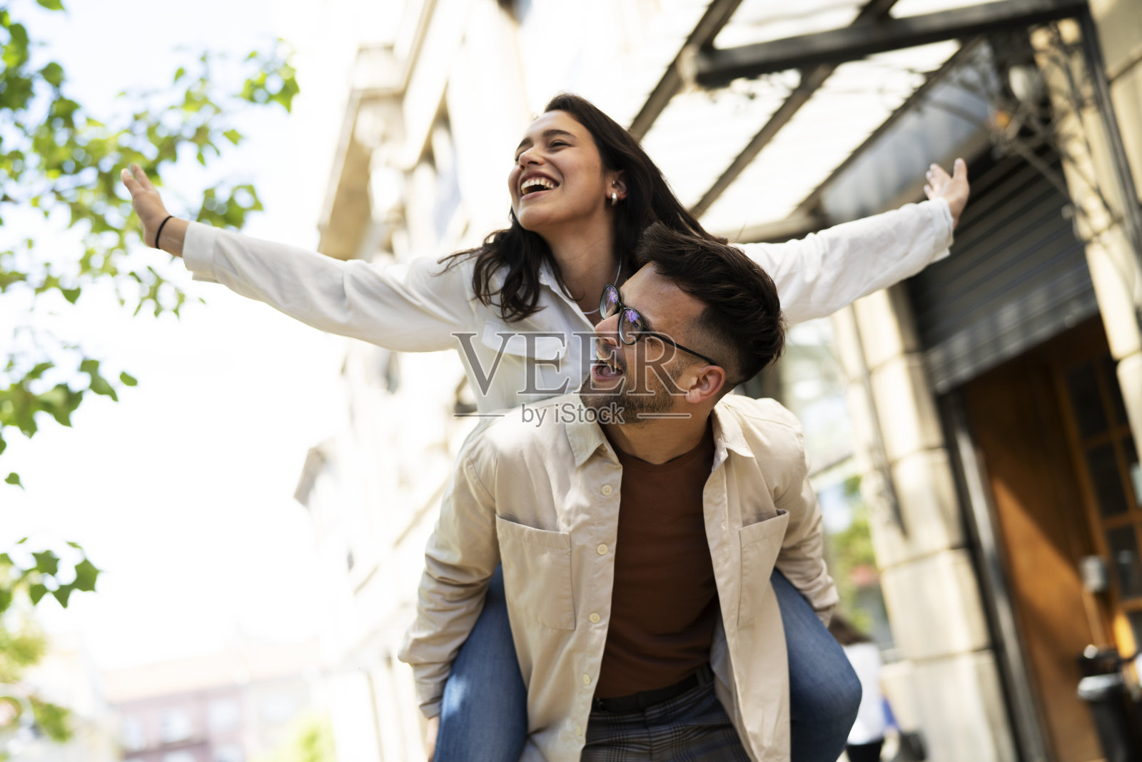 相爱的夫妻在一起快乐照片摄影图片