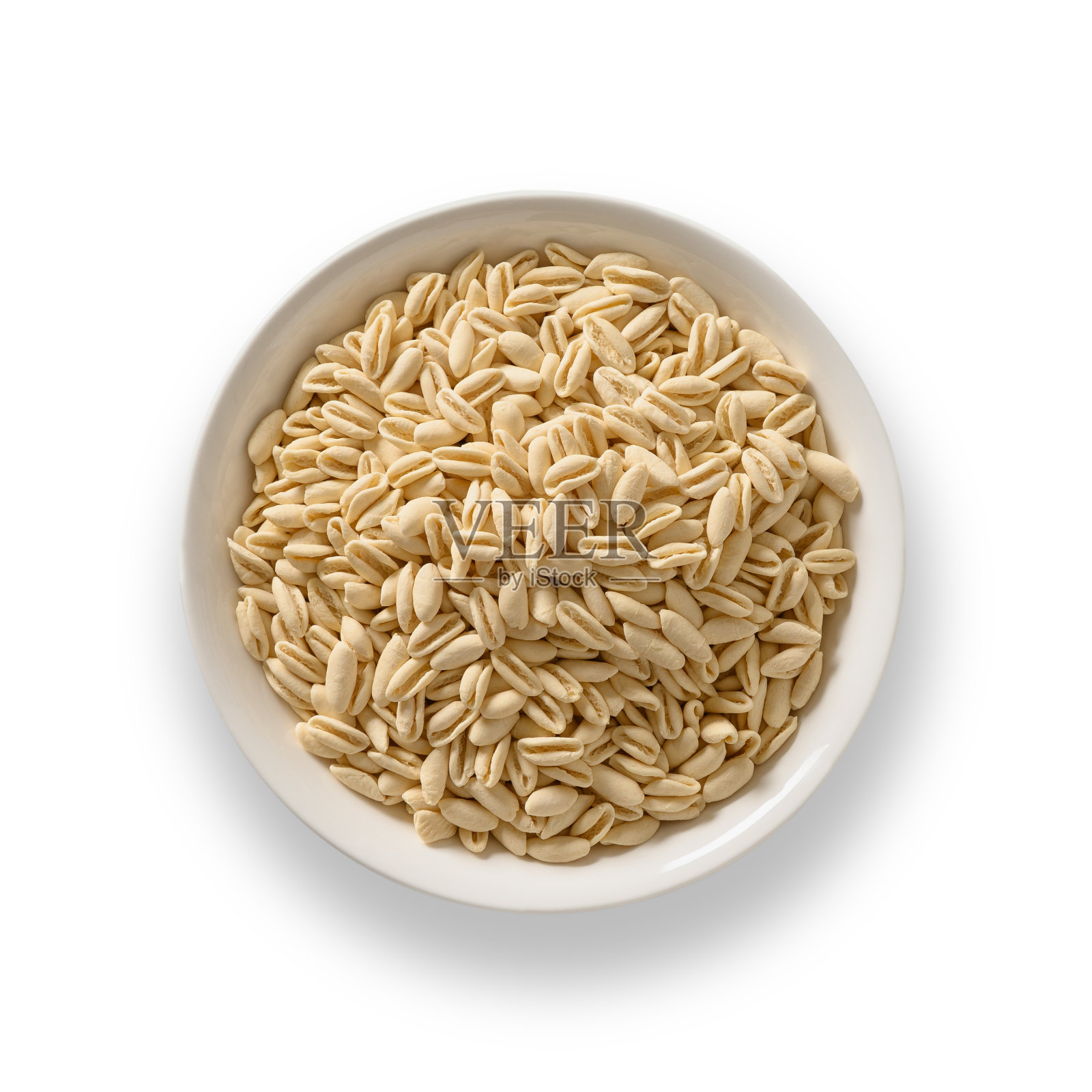 卡瓦泰利意面在白色盘子上孤立的白色。照片摄影图片