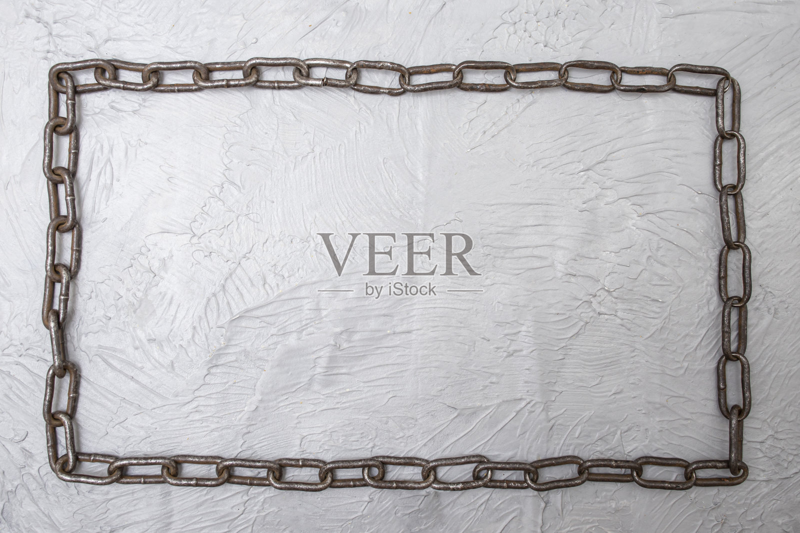 连续的链条框架平放在灰色水泥背景照片摄影图片