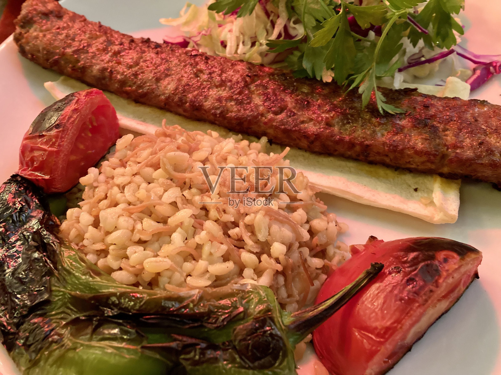 火鸡——食物——阿达纳烤肉串照片摄影图片