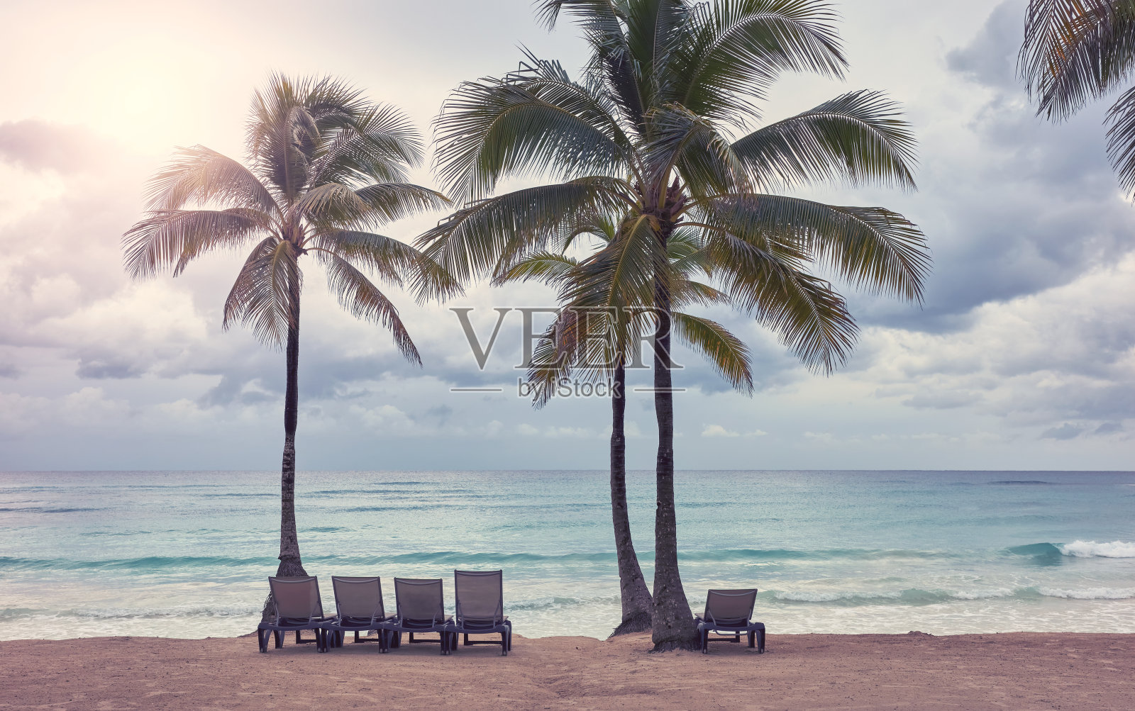 复古色调的图片，一个空的加勒比海滩，旅游概念。照片摄影图片