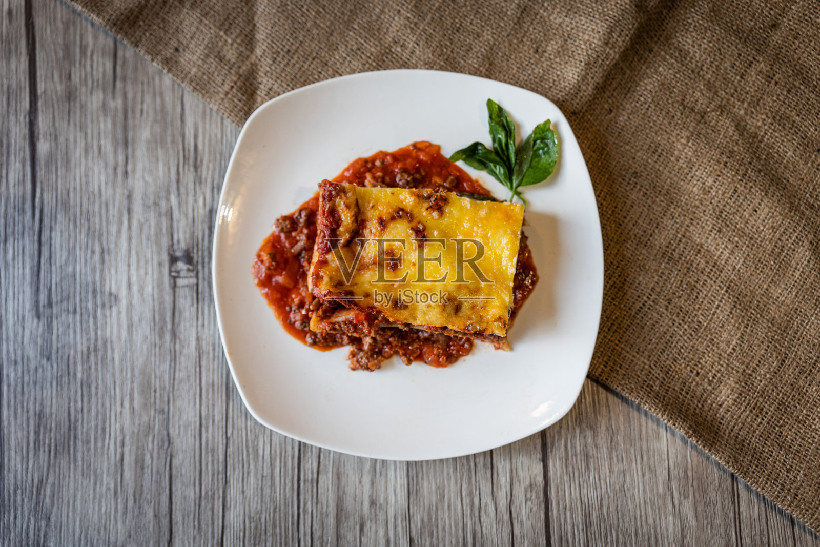 肉酱千层面照片摄影图片