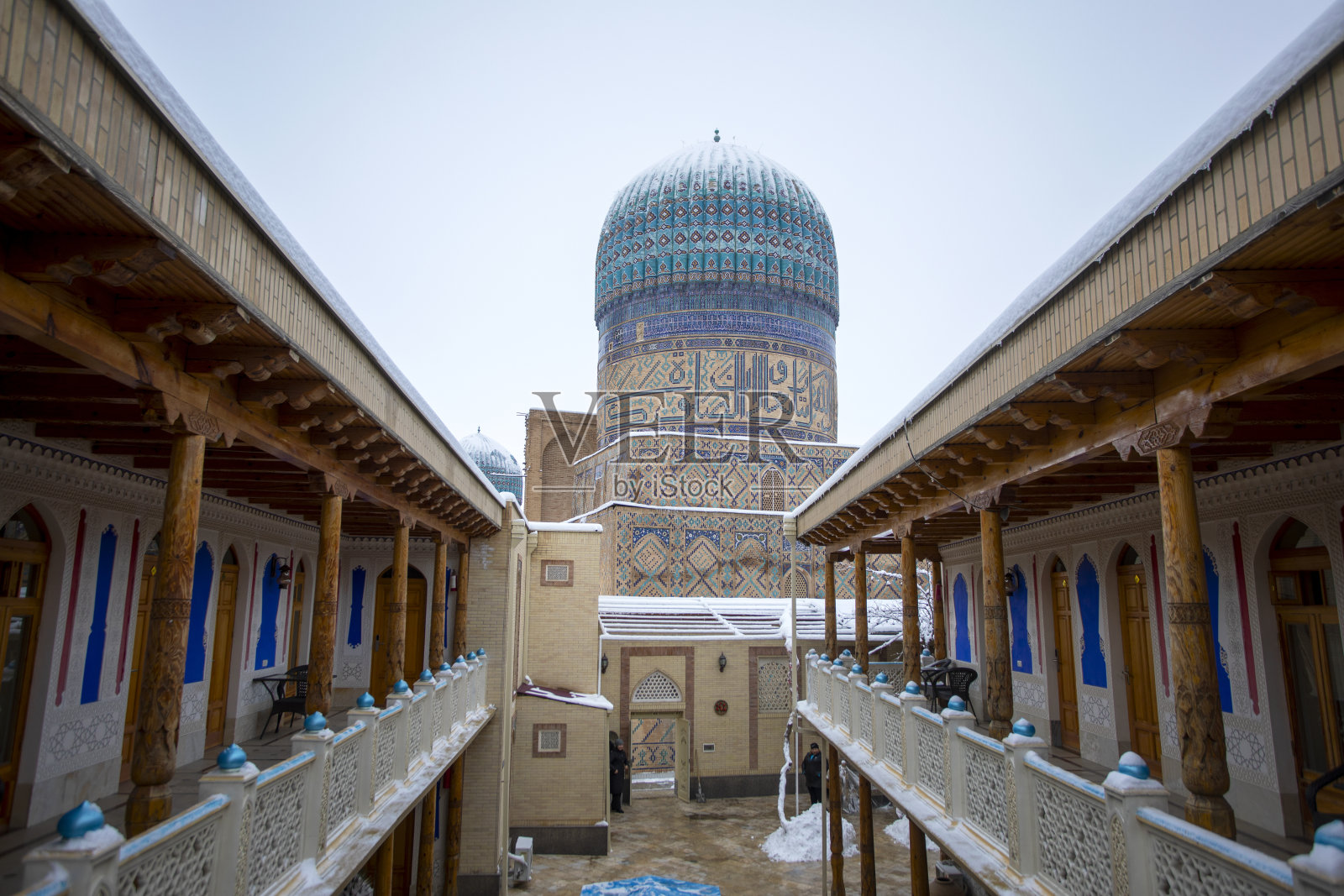 Bibikhanum清真寺的棱纹圆顶。照片摄影图片