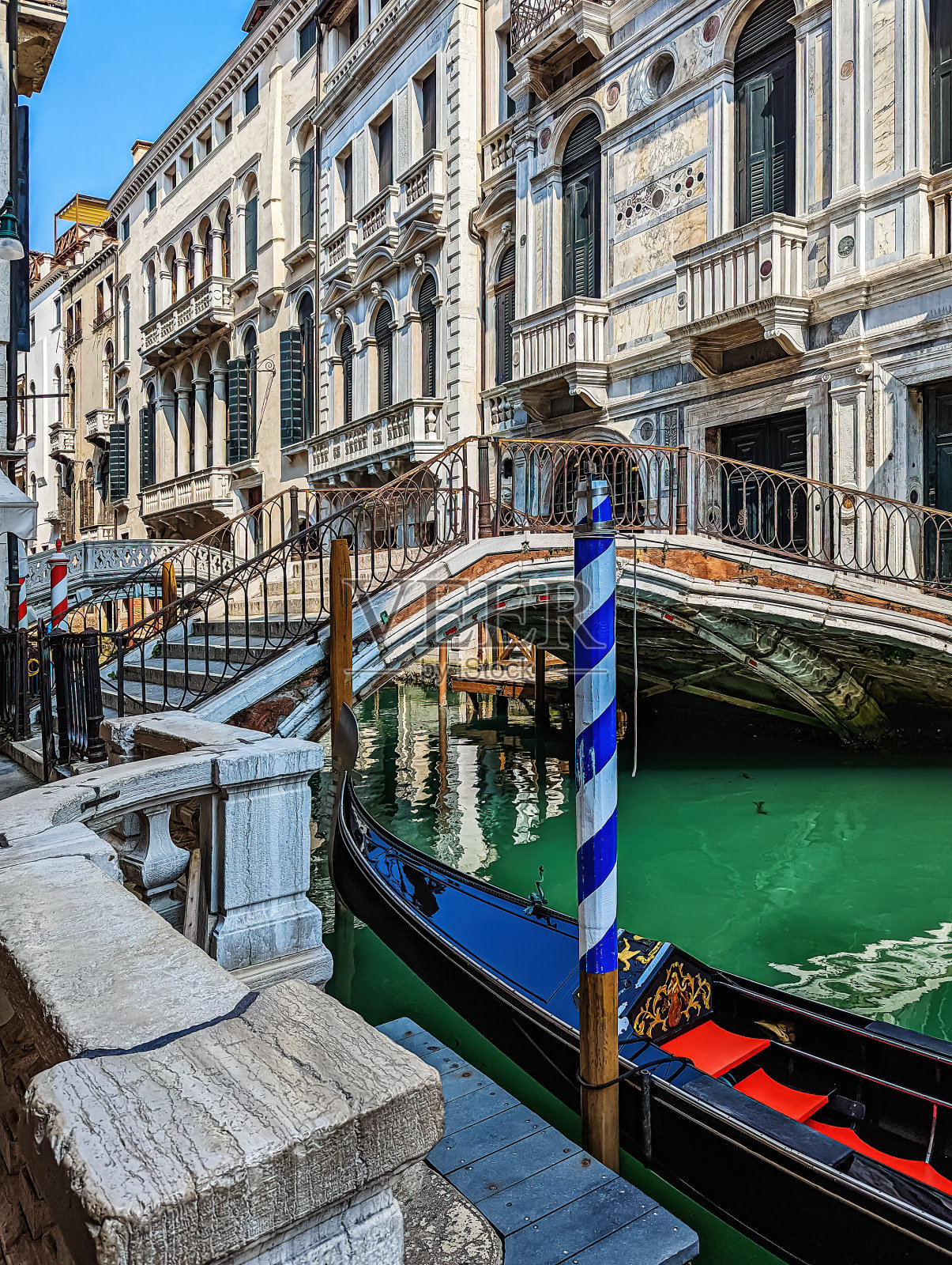 威尼斯运河和贡多拉桥照片摄影图片