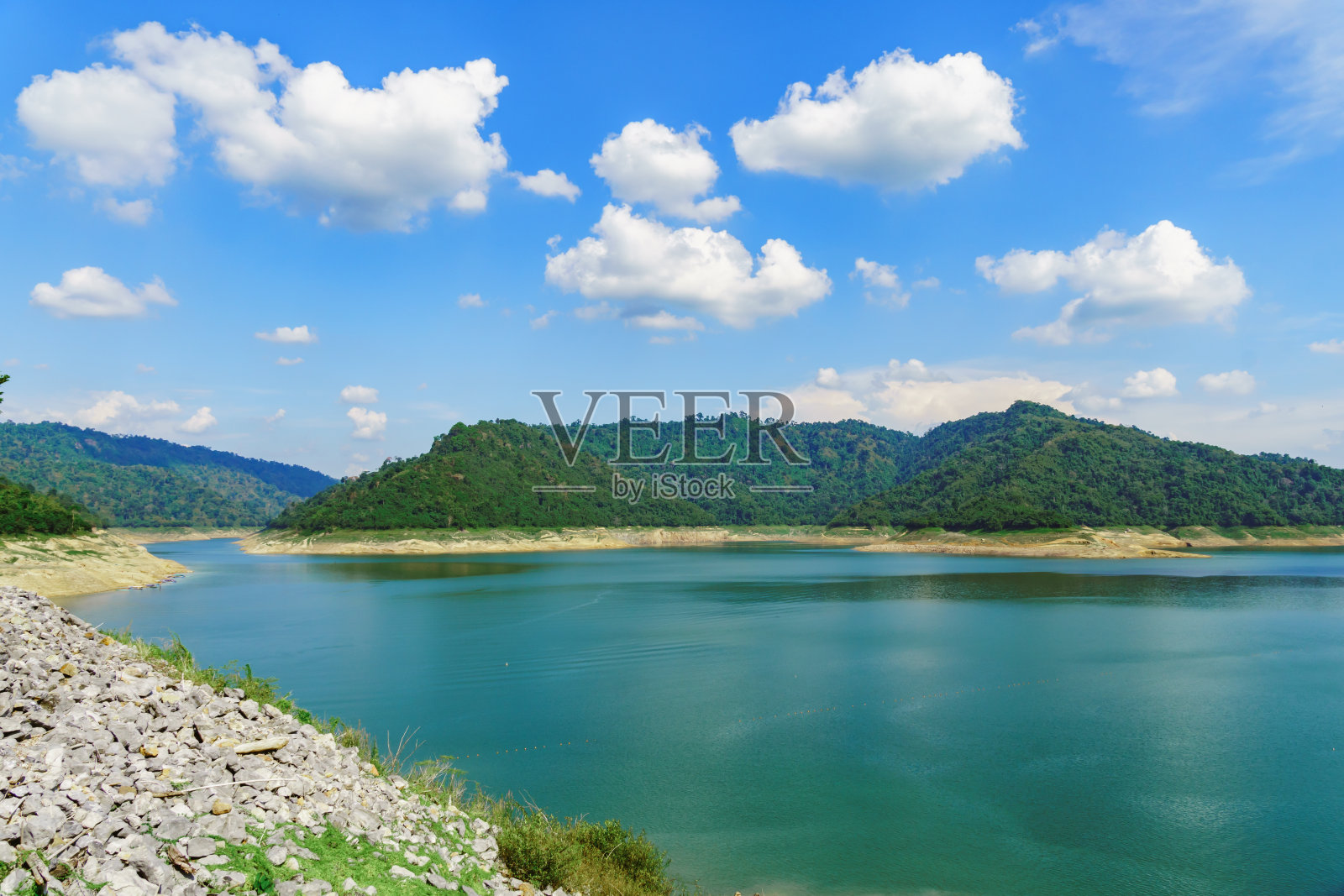 碧水坝景，山青天亮照片摄影图片