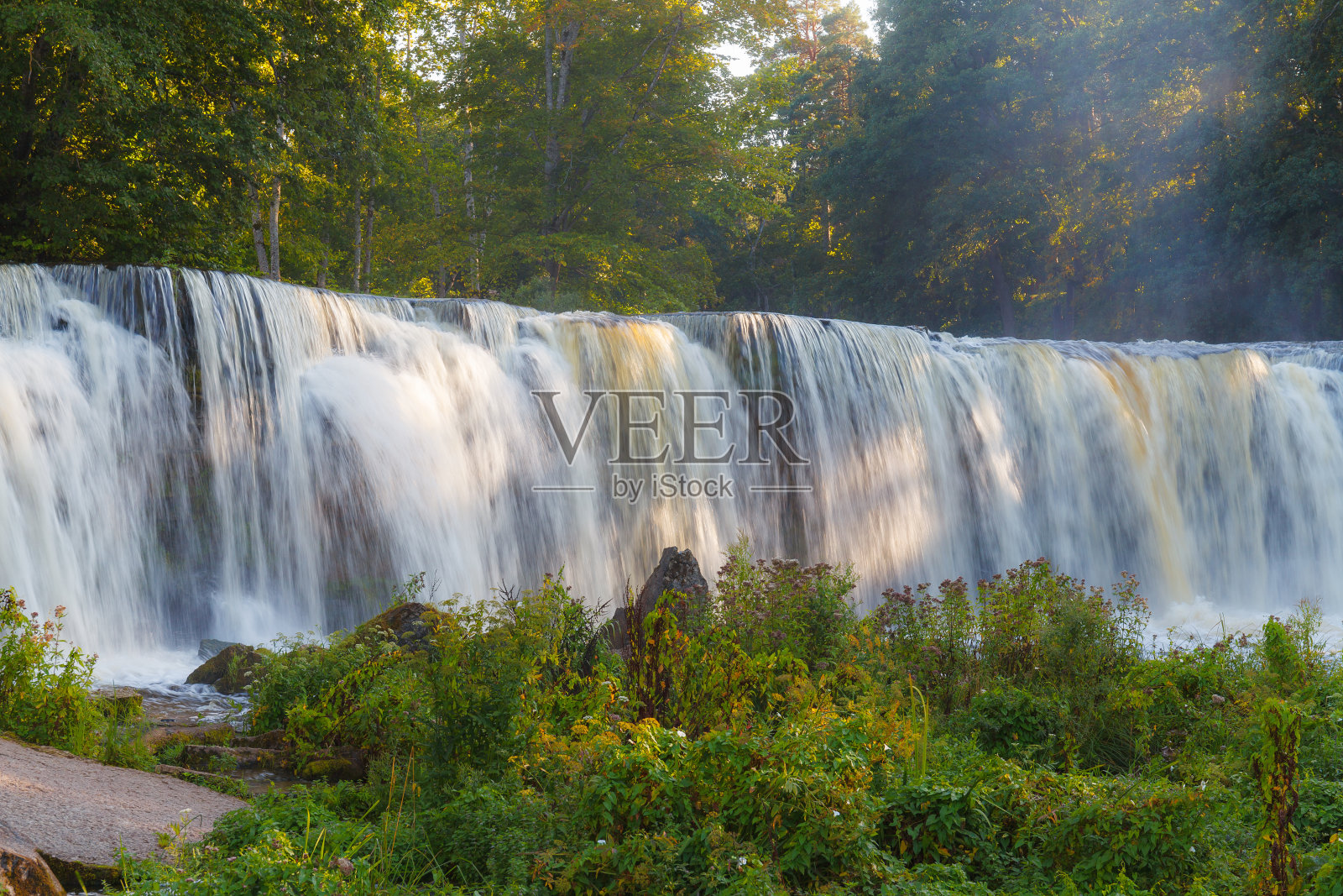 爱沙尼亚Keila Joa瀑布的夏日美景照片摄影图片