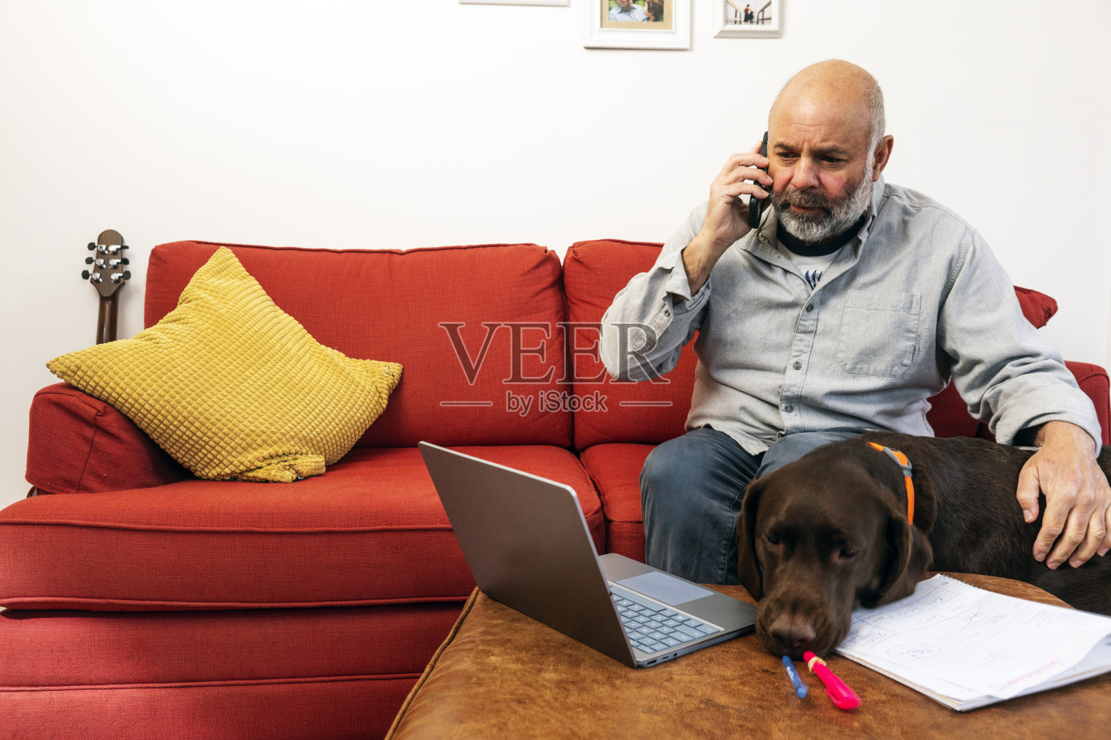 在家分心照片摄影图片