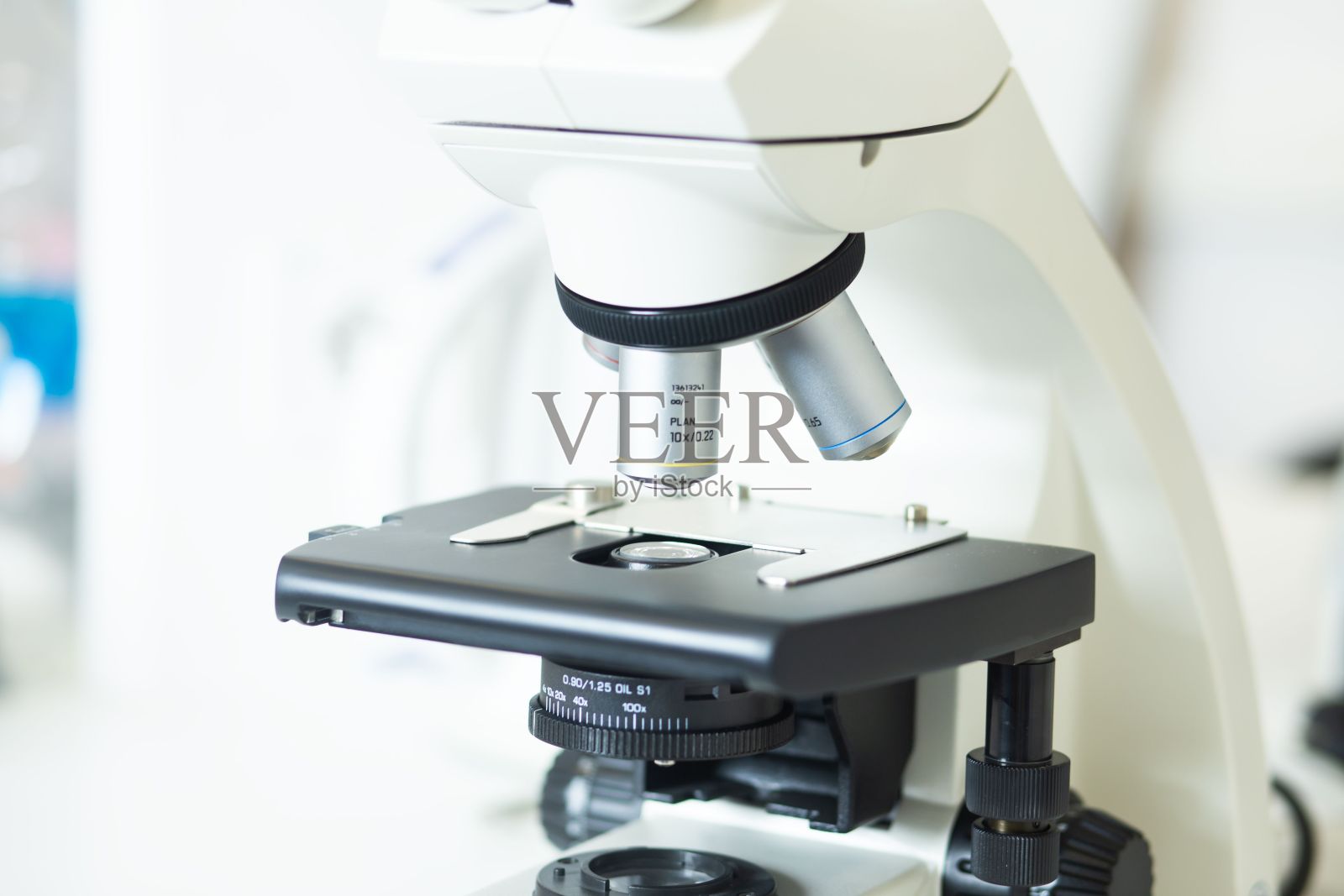 生物实验室的显微镜照片摄影图片