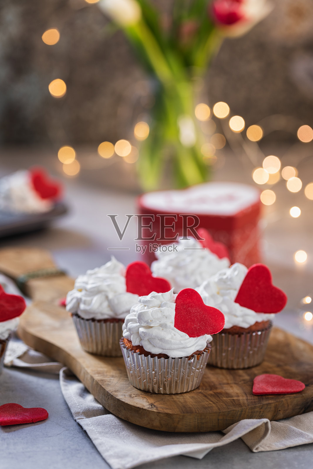 情人节纸杯蛋糕照片摄影图片