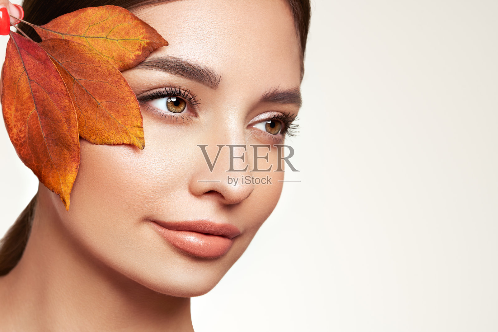 秋天的肖像，美丽的女人干净新鲜的皮肤照片摄影图片