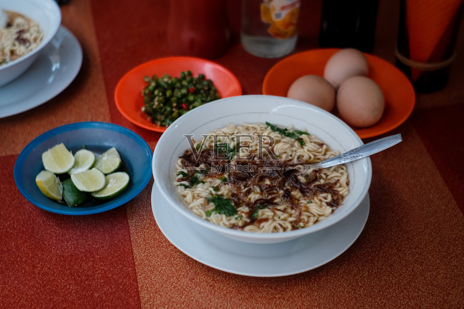 用牡蛎汤汁煮熟照片摄影图片