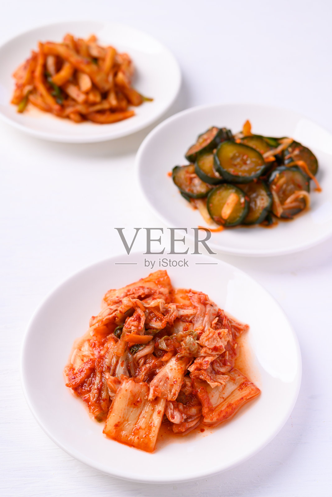 泡菜白菜，白底萝卜黄瓜，韩国菜自制小菜照片摄影图片