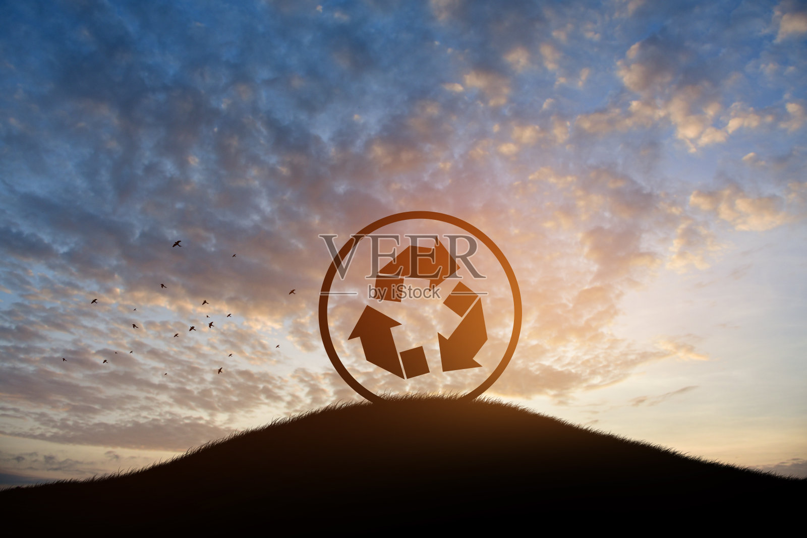 回收标志。生态隐喻的生态废物管理和可持续和节俭的生活方式。照片摄影图片