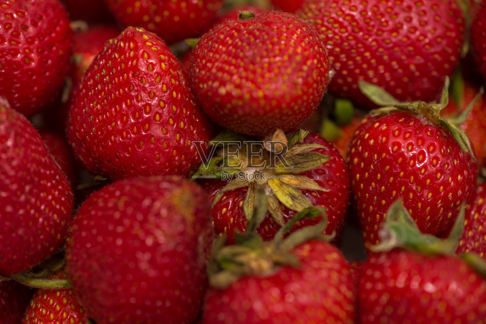 红色成熟草莓背景照片摄影图片