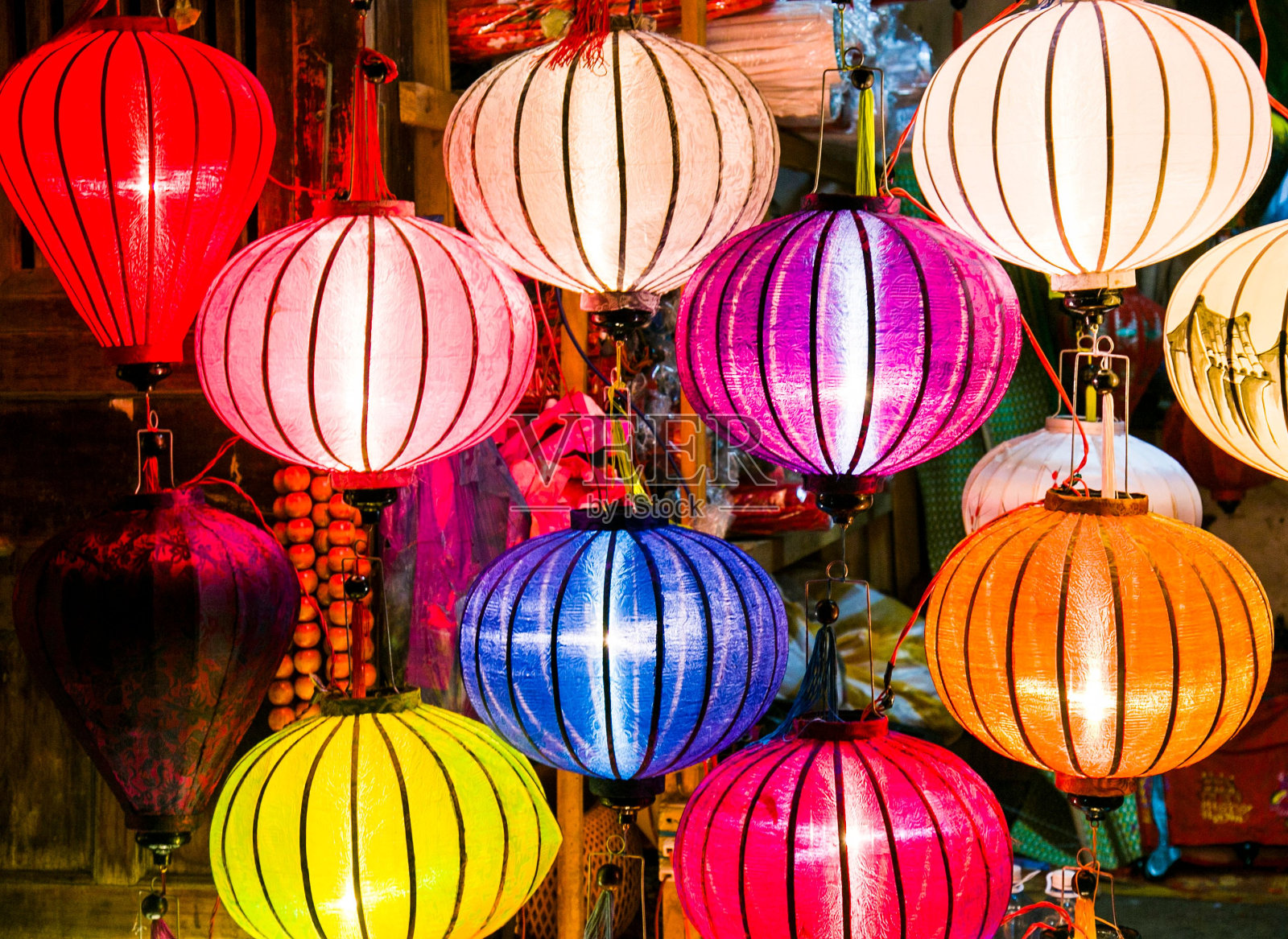 近距离观看彩色的日本灯笼完美的背景使用照片摄影图片