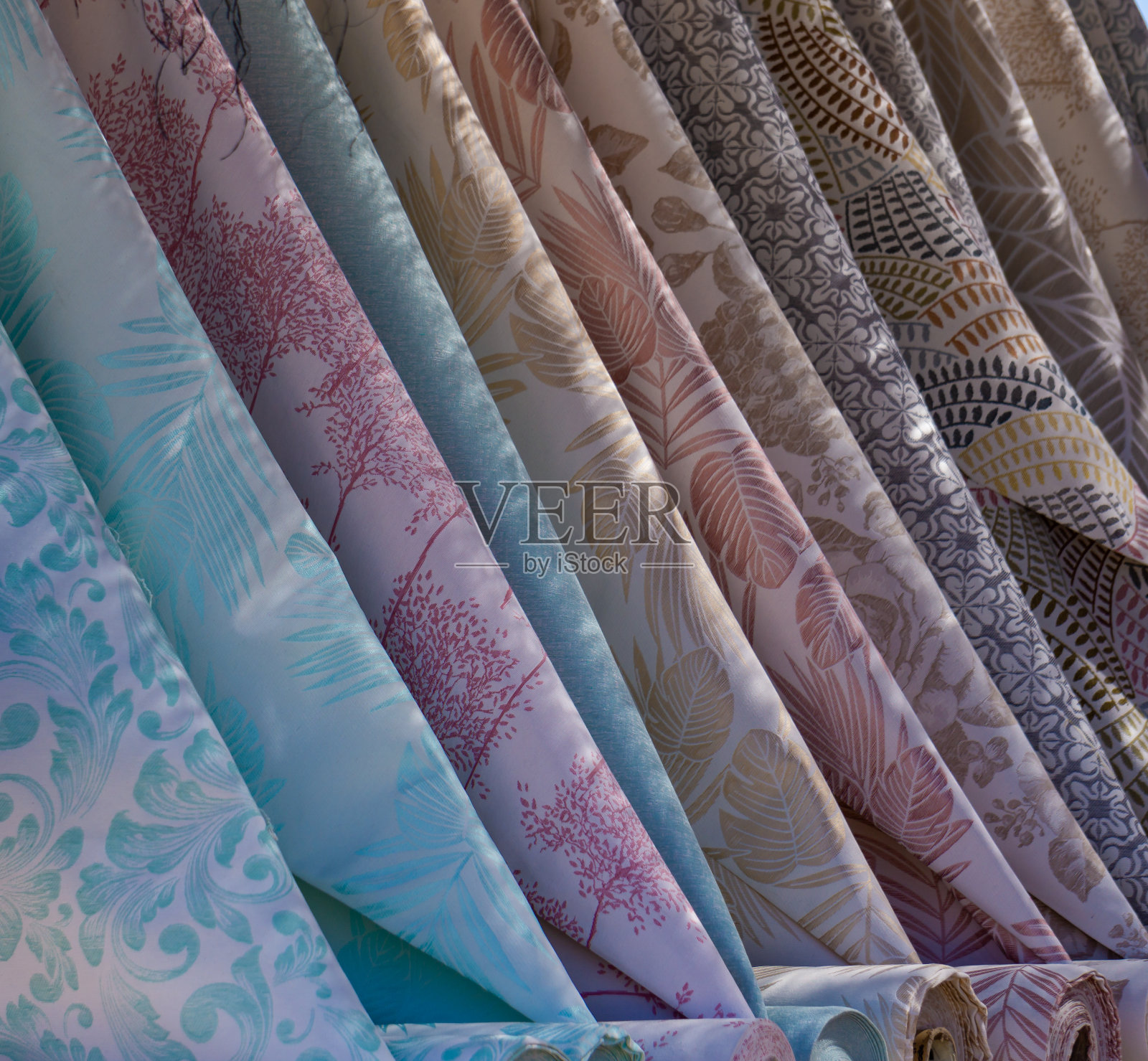 卖衣服的街市照片摄影图片