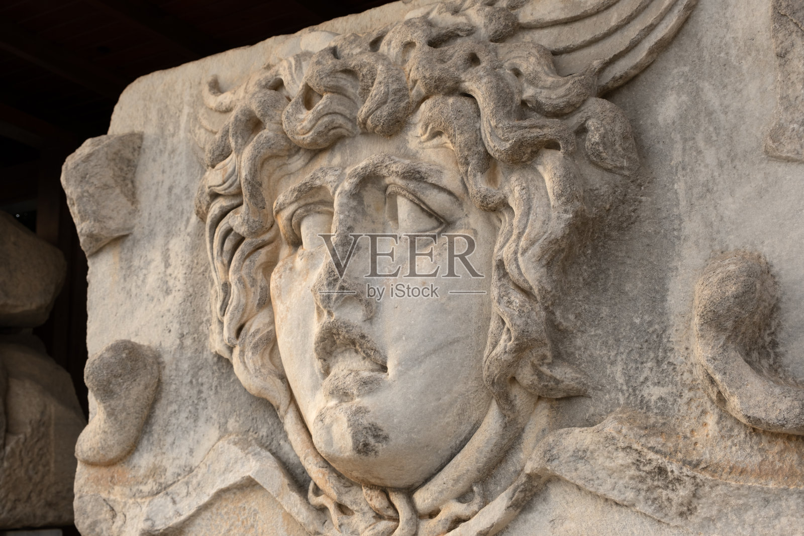 阿波罗神庙里的蛇发女怪美杜莎照片摄影图片