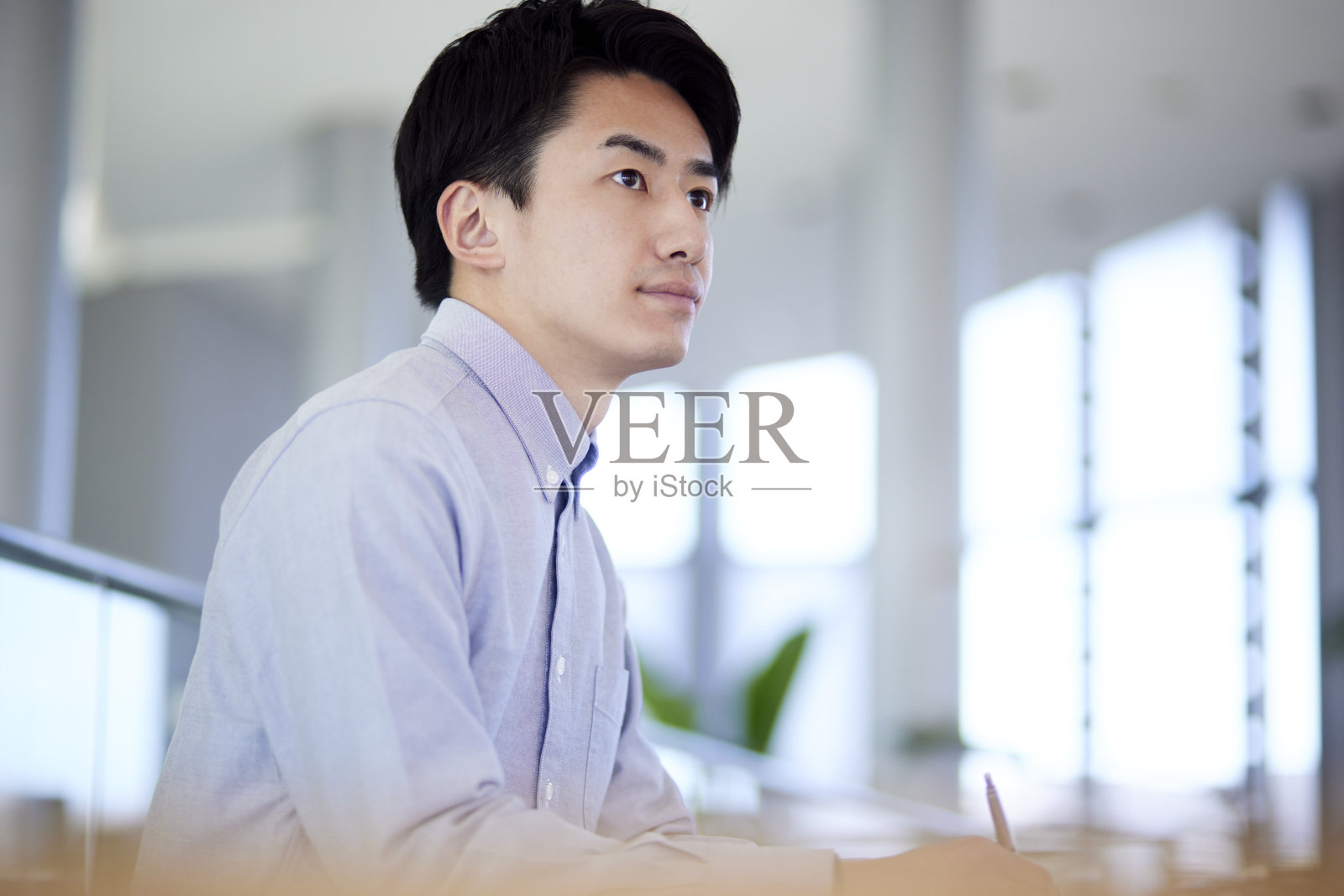 年轻的日本学生照片摄影图片