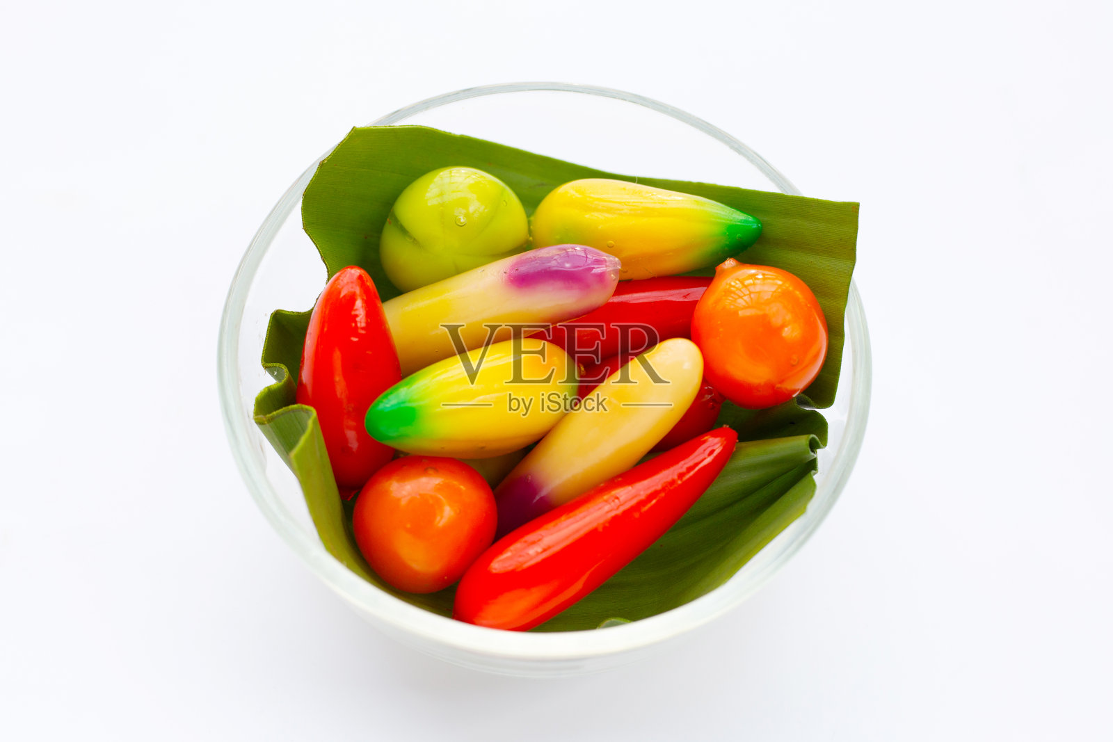 绿豆形状的水果甜点(Kanom Look chop)。泰国甜品照片摄影图片