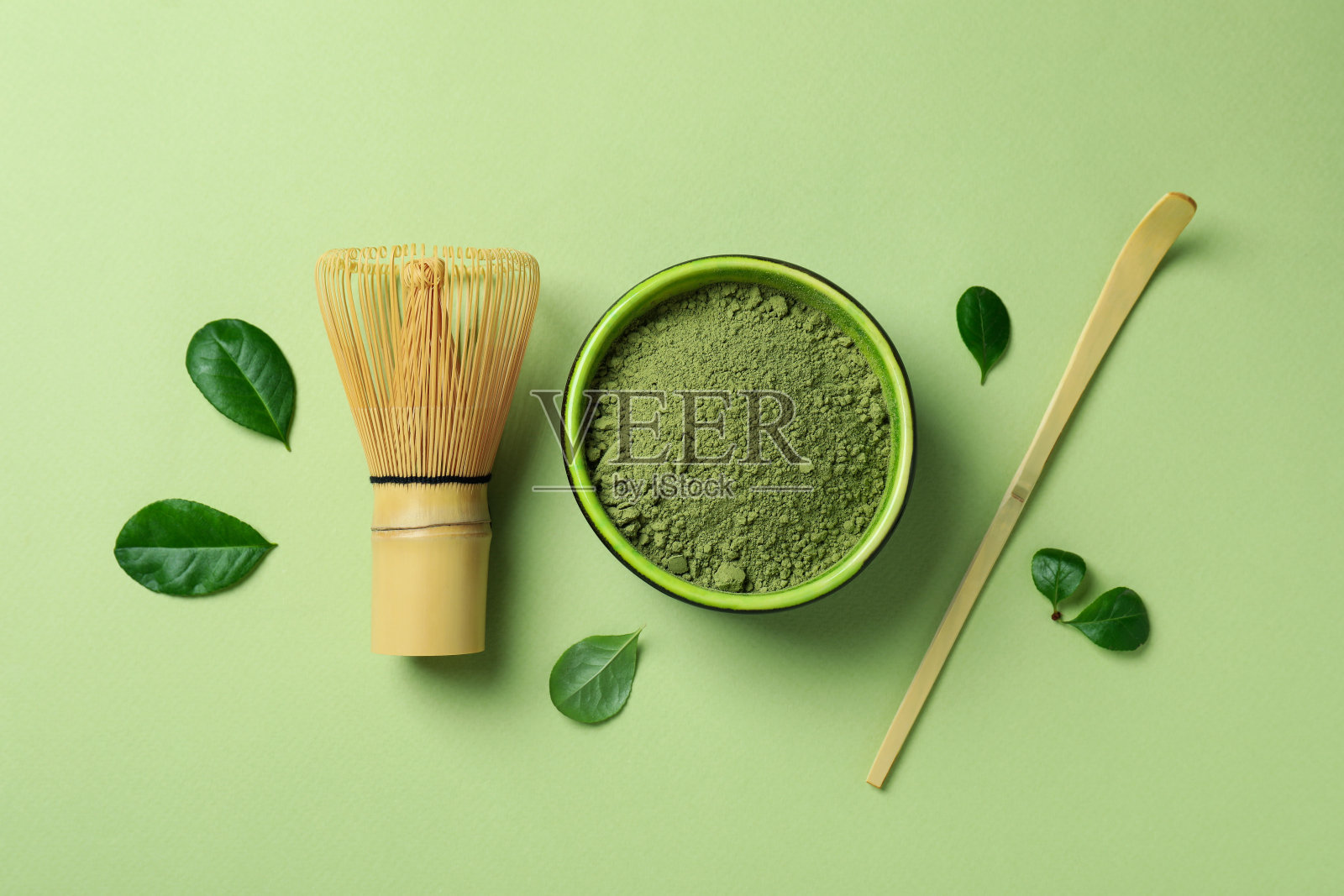 绿色背景上抹茶的日本茶概念照片摄影图片