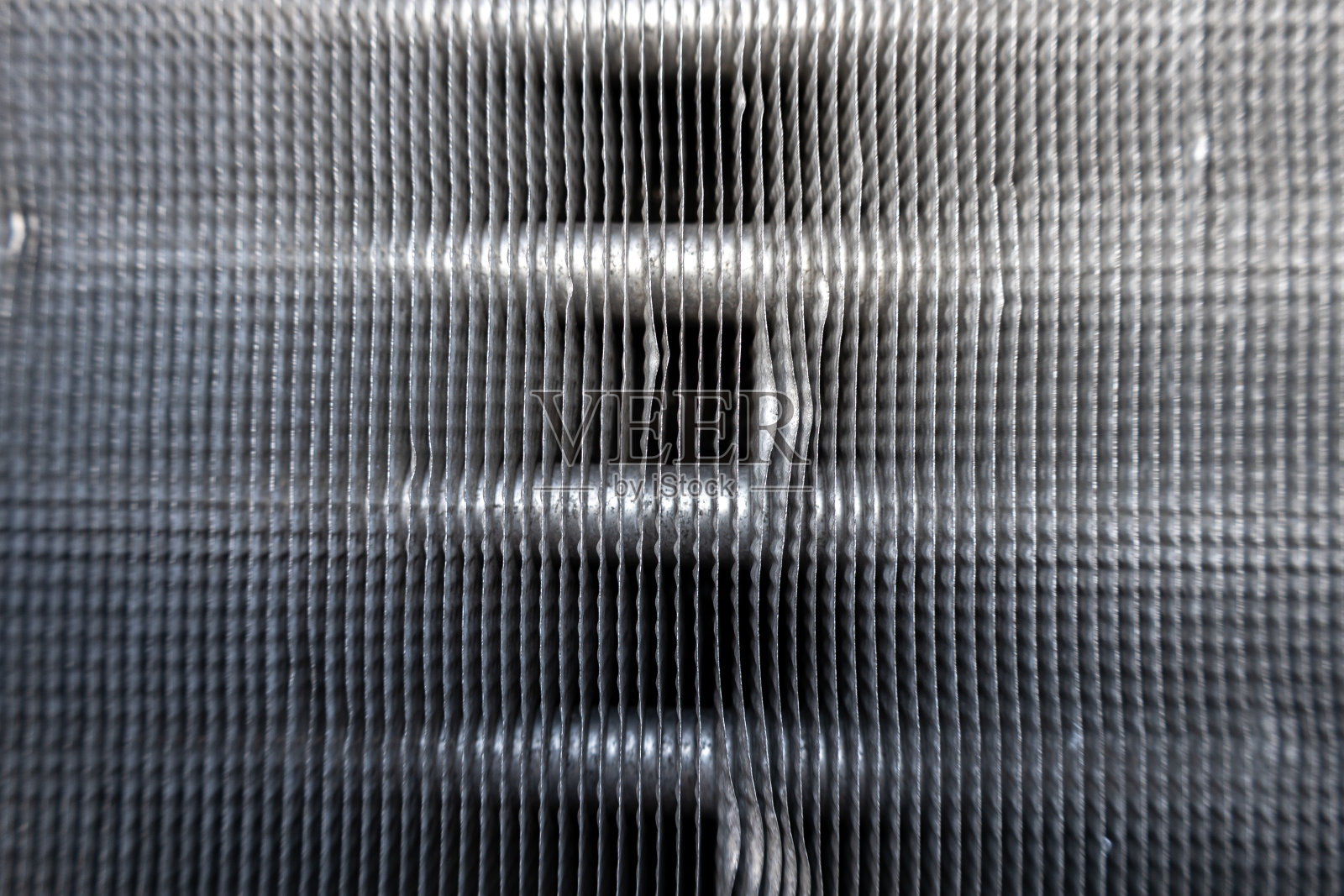 汽车损坏的散热片，特写照片摄影图片