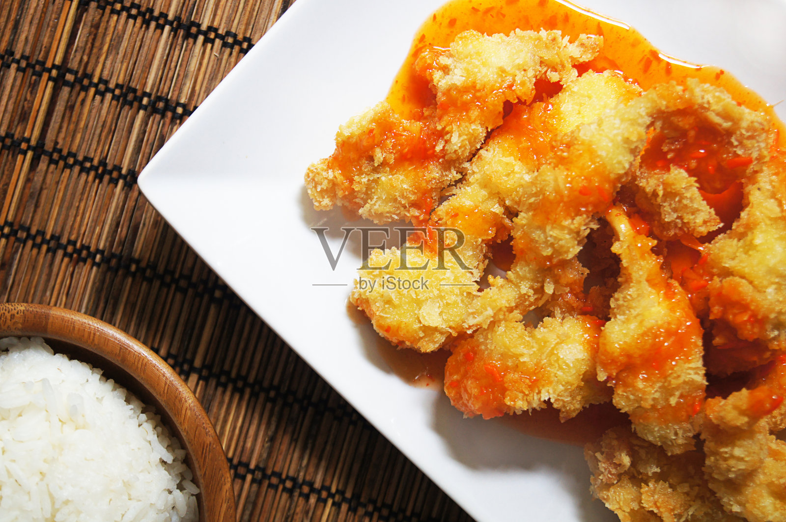 大衣炸鸡特写，东方菜配米饭照片摄影图片